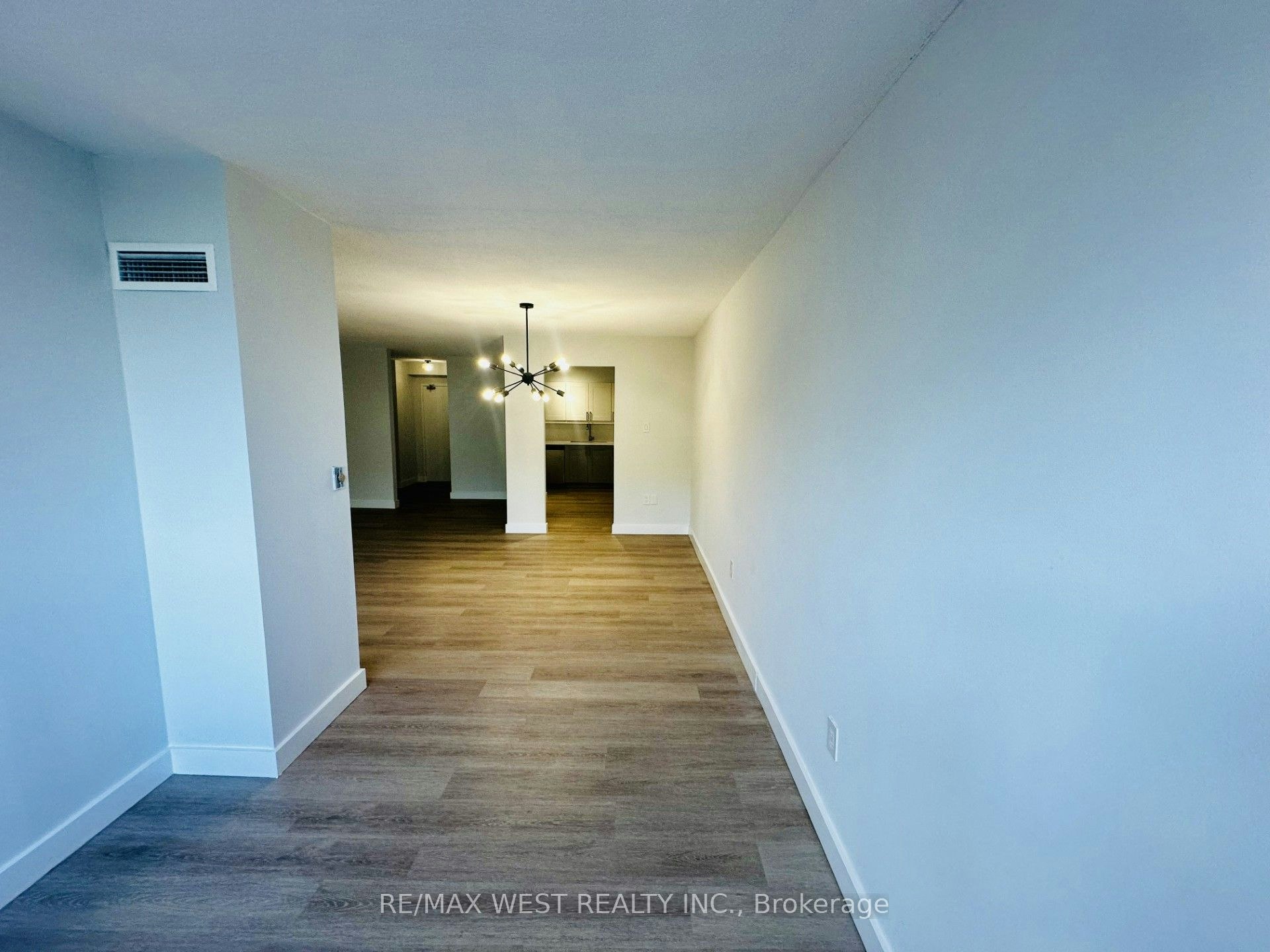211-75 Emmett Avenue, Toronto, ON, M6M 5A7 - 6