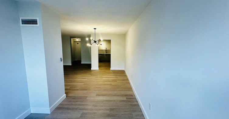 211-75 Emmett Avenue, Toronto, ON, M6M 5A7 - 6
