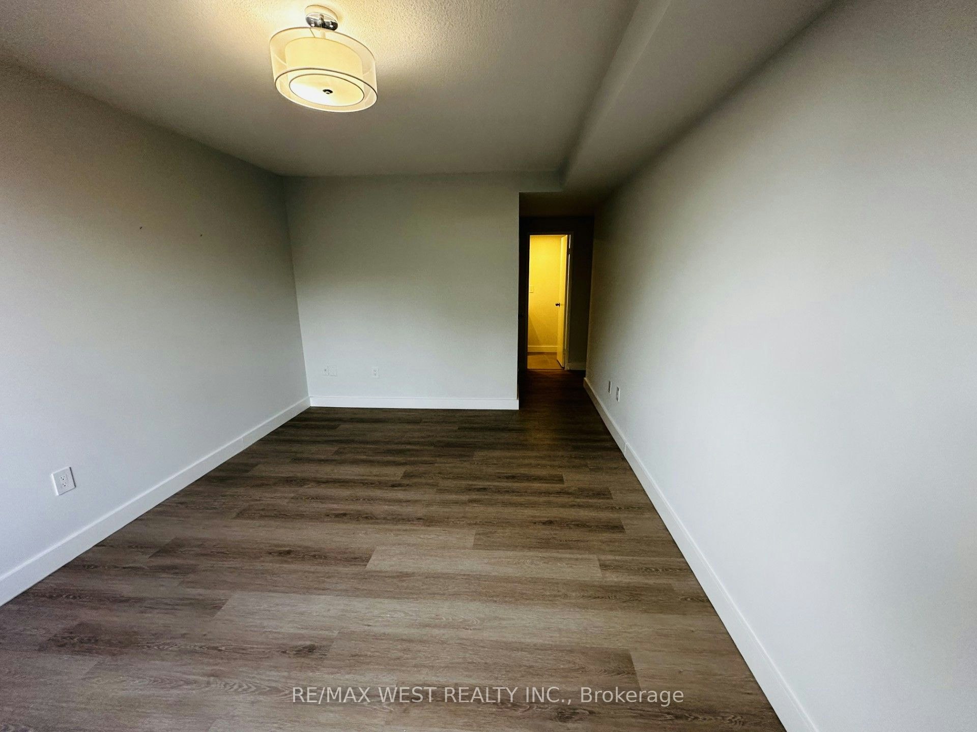 211-75 Emmett Avenue, Toronto, ON, M6M 5A7 - 19