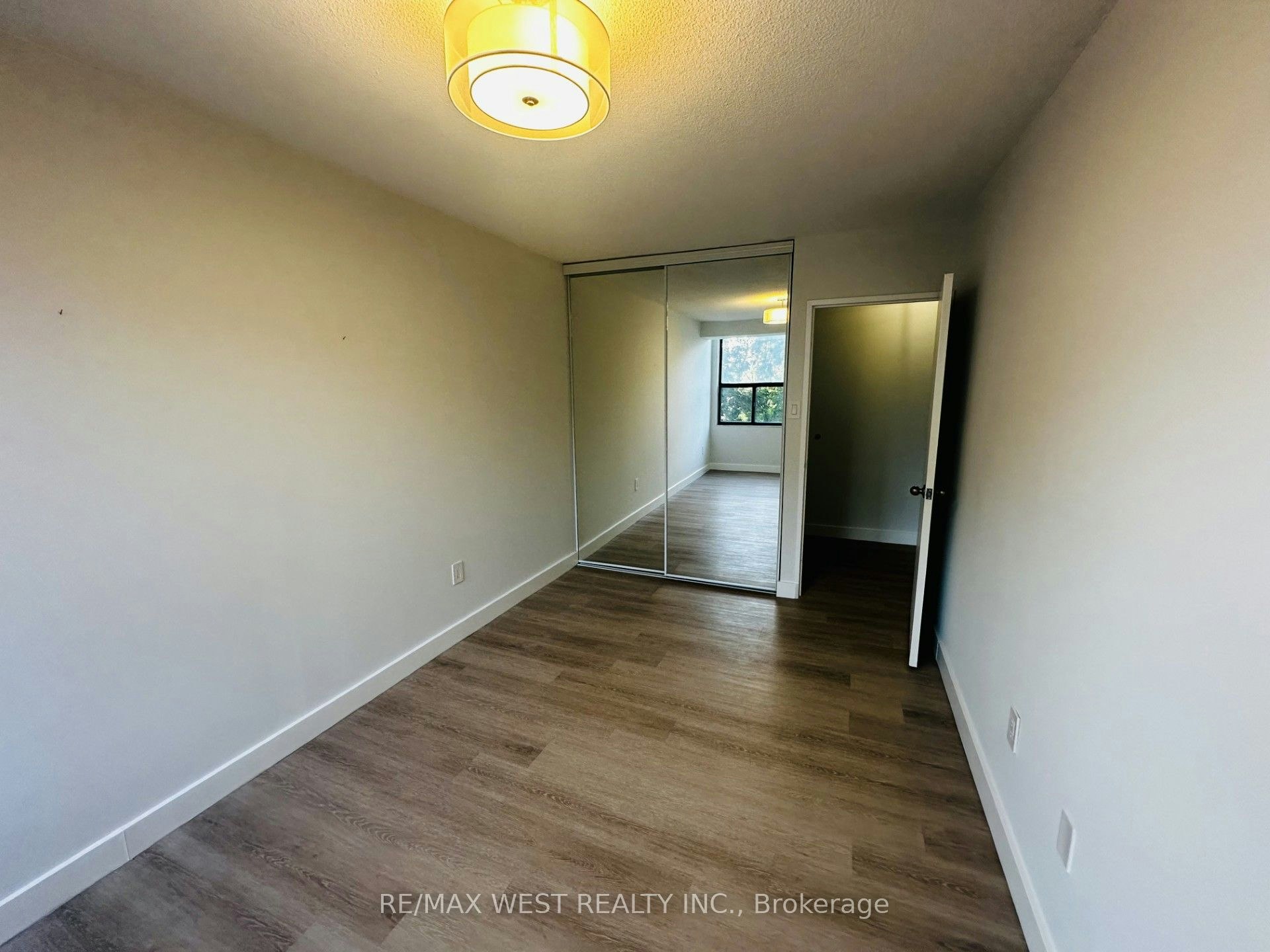 211-75 Emmett Avenue, Toronto, ON, M6M 5A7 - 17
