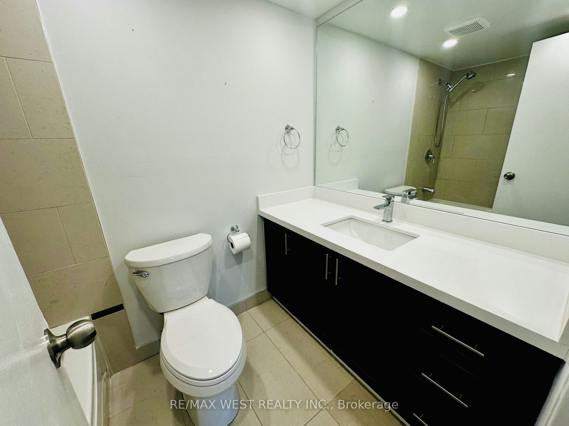 211-75 Emmett Avenue, Toronto, ON, M6M 5A7 - 11