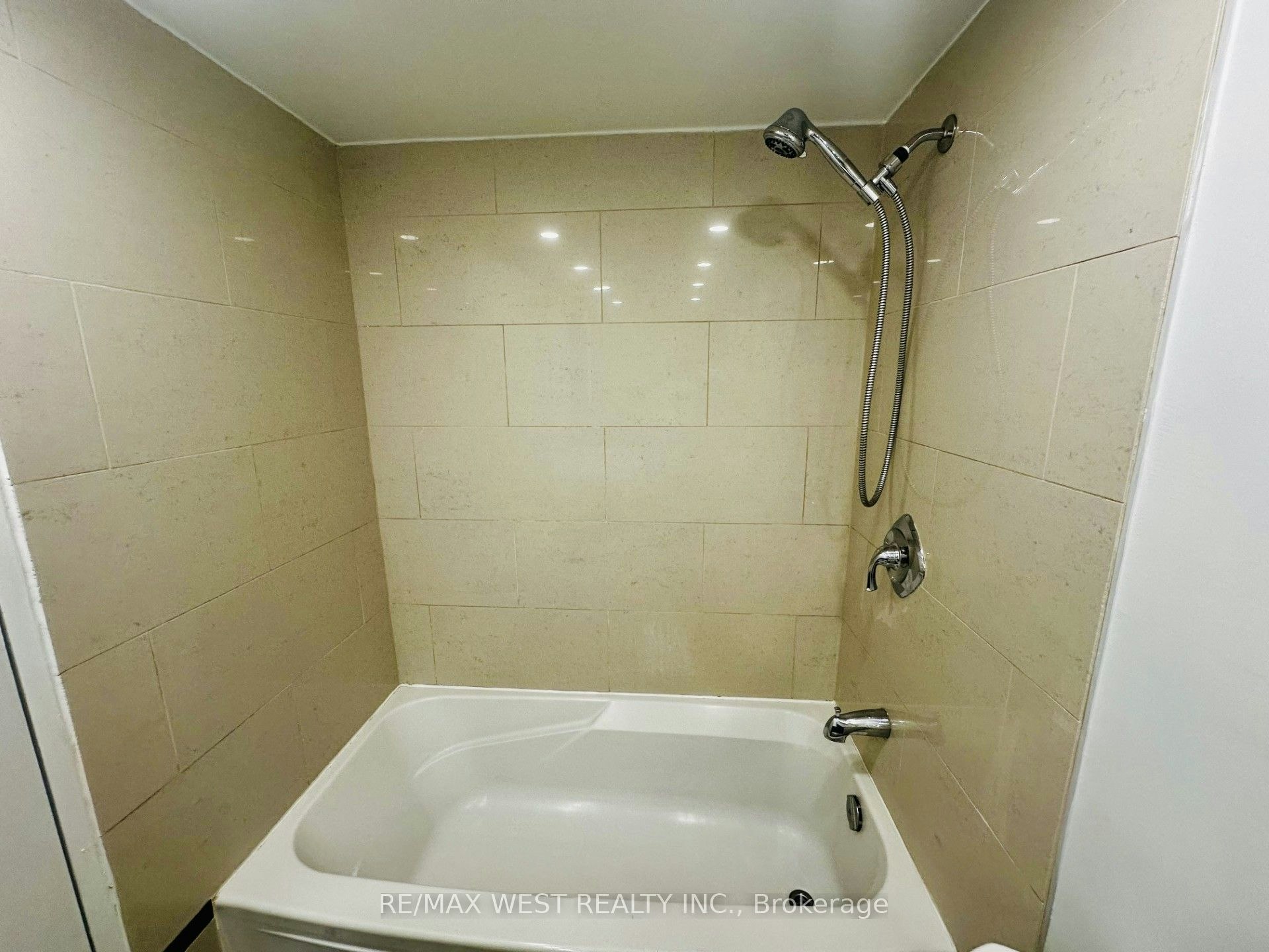 211-75 Emmett Avenue, Toronto, ON, M6M 5A7 - 12