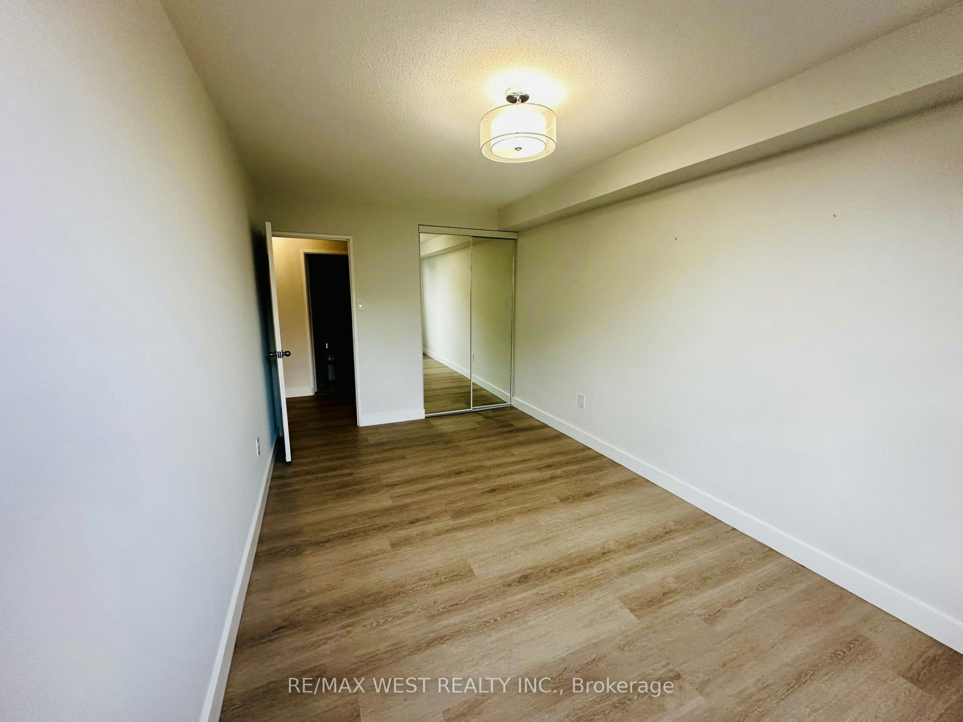 211-75 Emmett Avenue, Toronto, ON, M6M 5A7 - 15