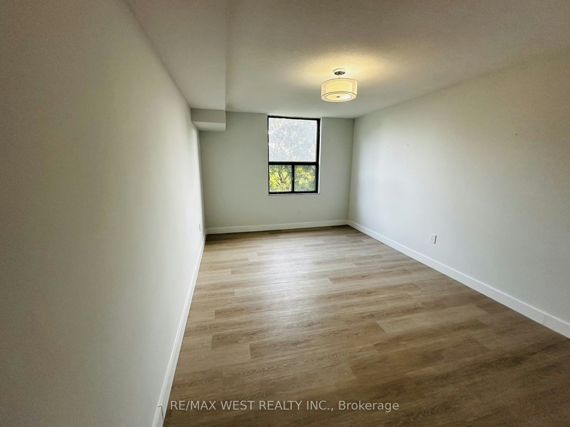 211-75 Emmett Avenue, Toronto, ON, M6M 5A7 - 18