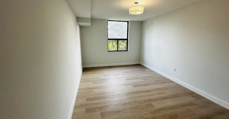 211-75 Emmett Avenue, Toronto, ON, M6M 5A7 - 18