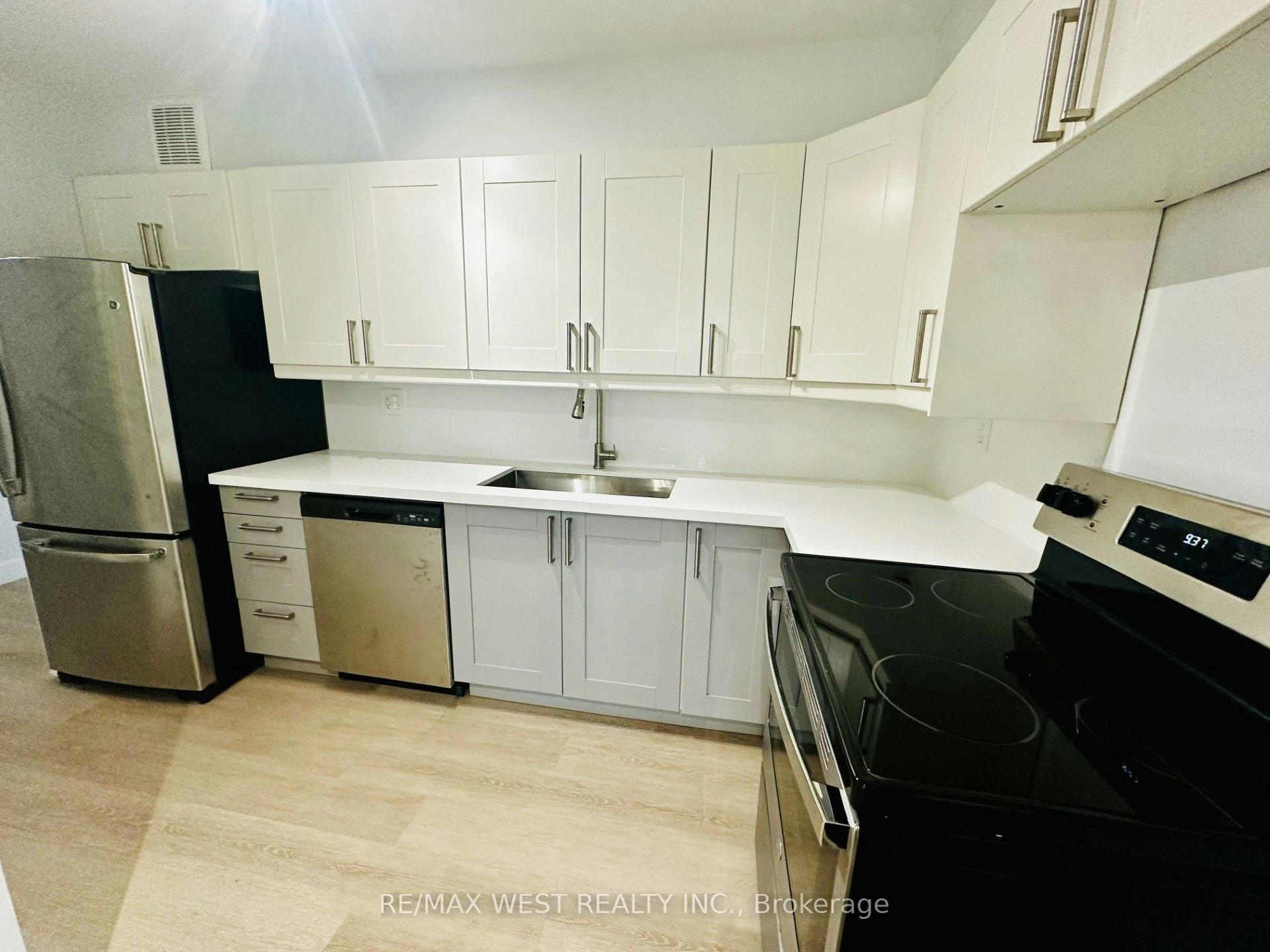 211-75 Emmett Avenue, Toronto, ON, M6M 5A7 - 8