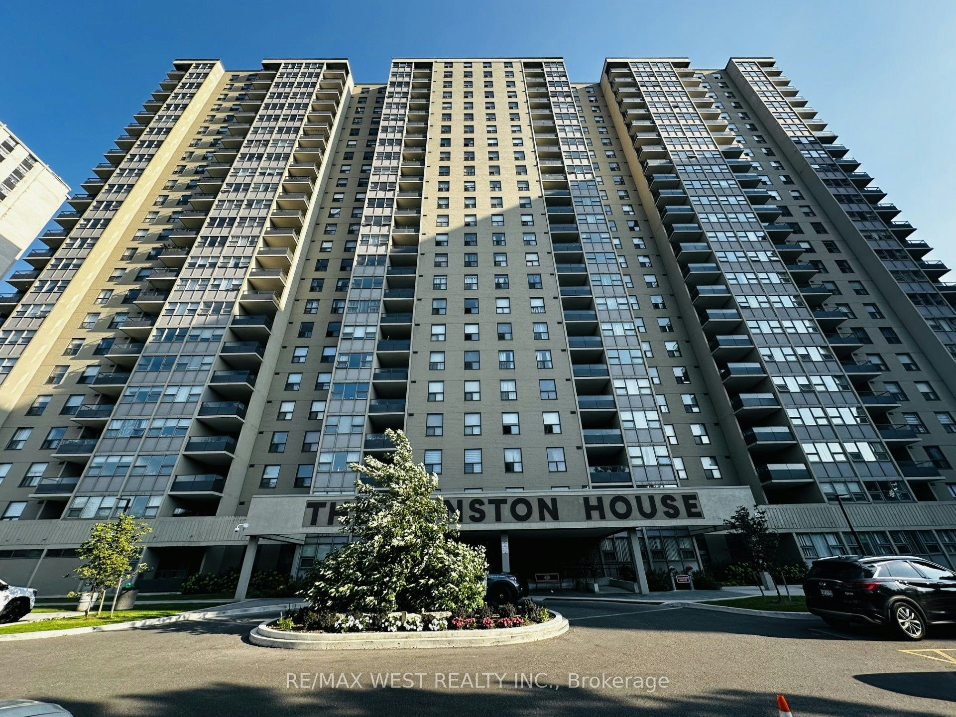 211-75 Emmett Avenue, Toronto, ON, M6M 5A7
