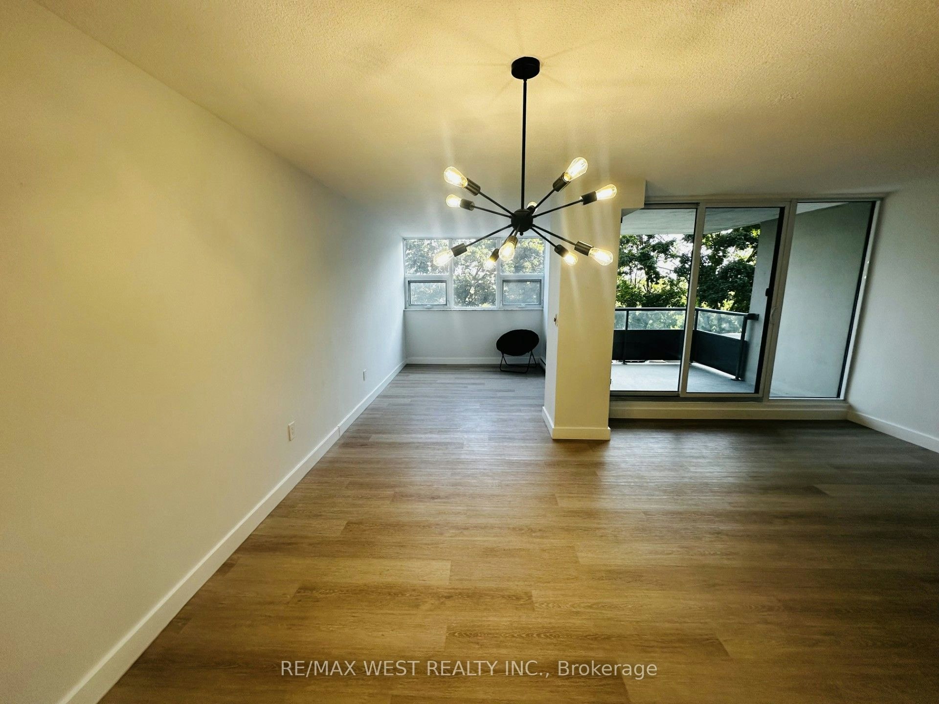 211-75 Emmett Avenue, Toronto, ON, M6M 5A7 - 4