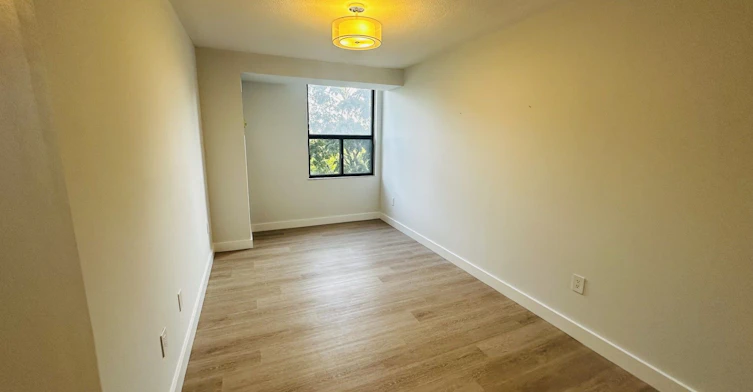 211-75 Emmett Avenue, Toronto, ON, M6M 5A7 - 16