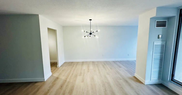 211-75 Emmett Avenue, Toronto, ON, M6M 5A7 - 3