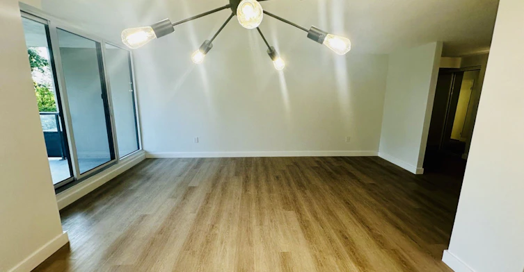 211-75 Emmett Avenue, Toronto, ON, M6M 5A7 - 5