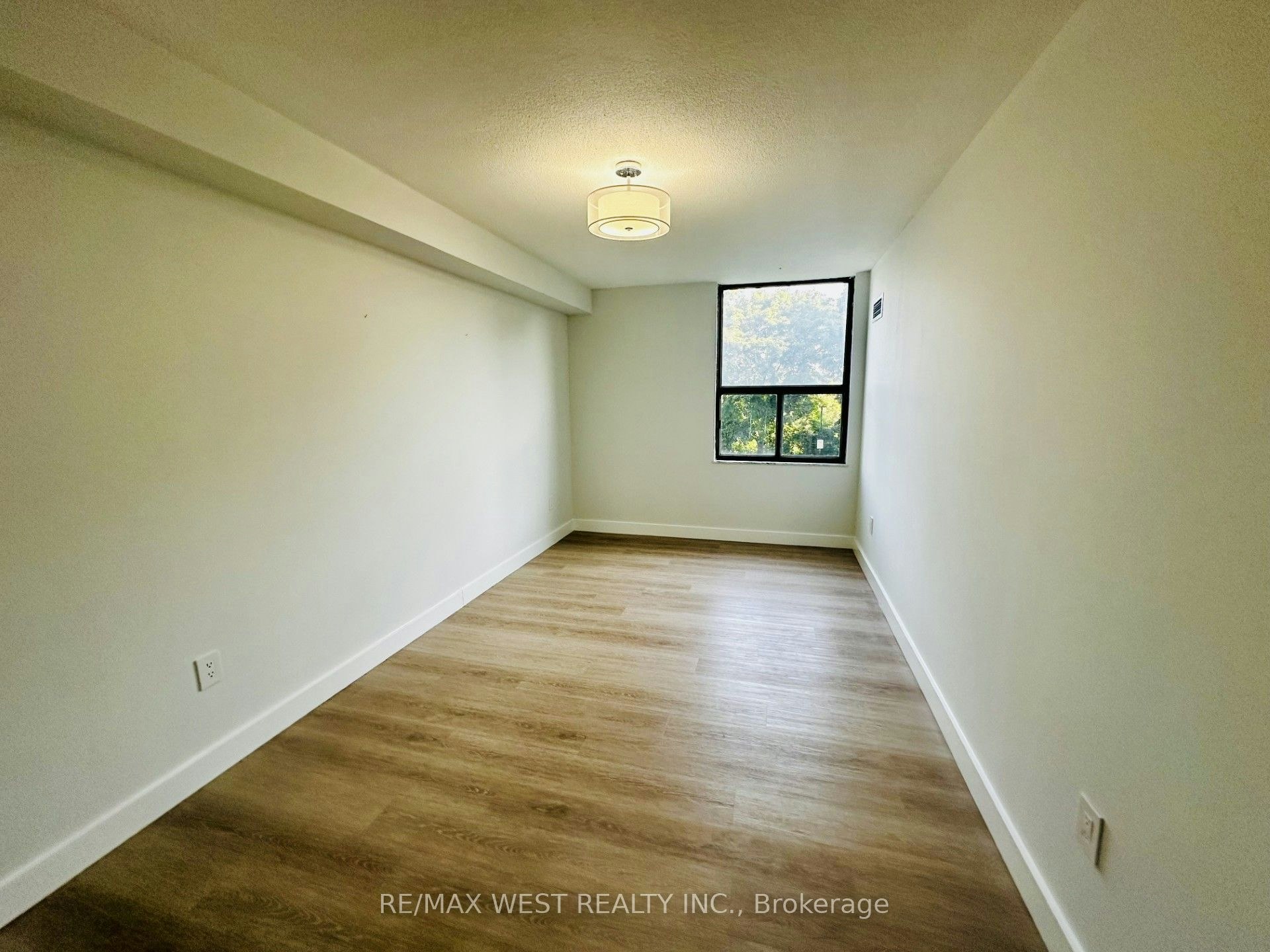 211-75 Emmett Avenue, Toronto, ON, M6M 5A7 - 14
