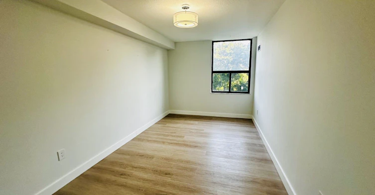 211-75 Emmett Avenue, Toronto, ON, M6M 5A7 - 14