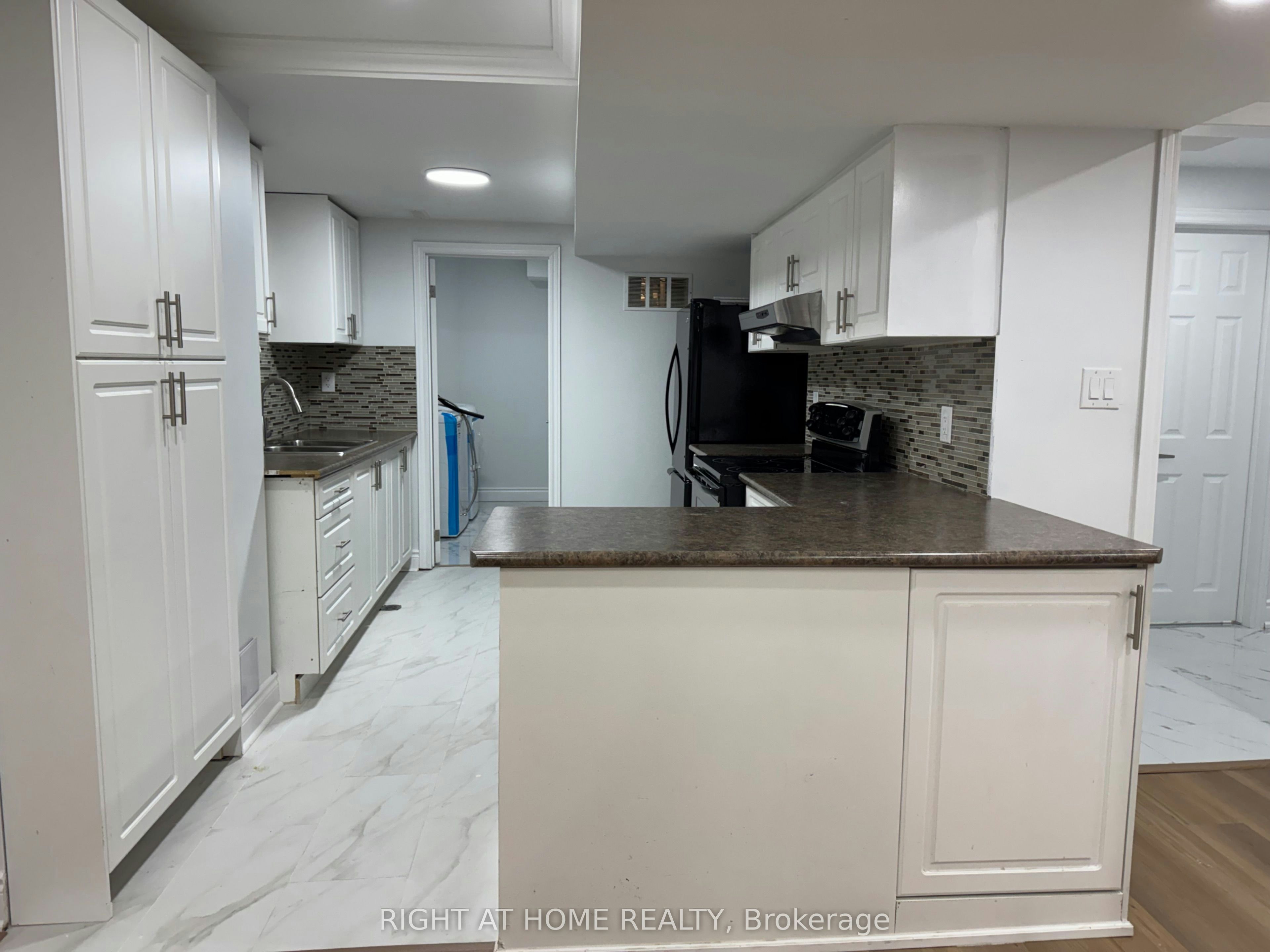 372 Winfield Terrace, Mississauga, ON, L5R 1N8 - 2