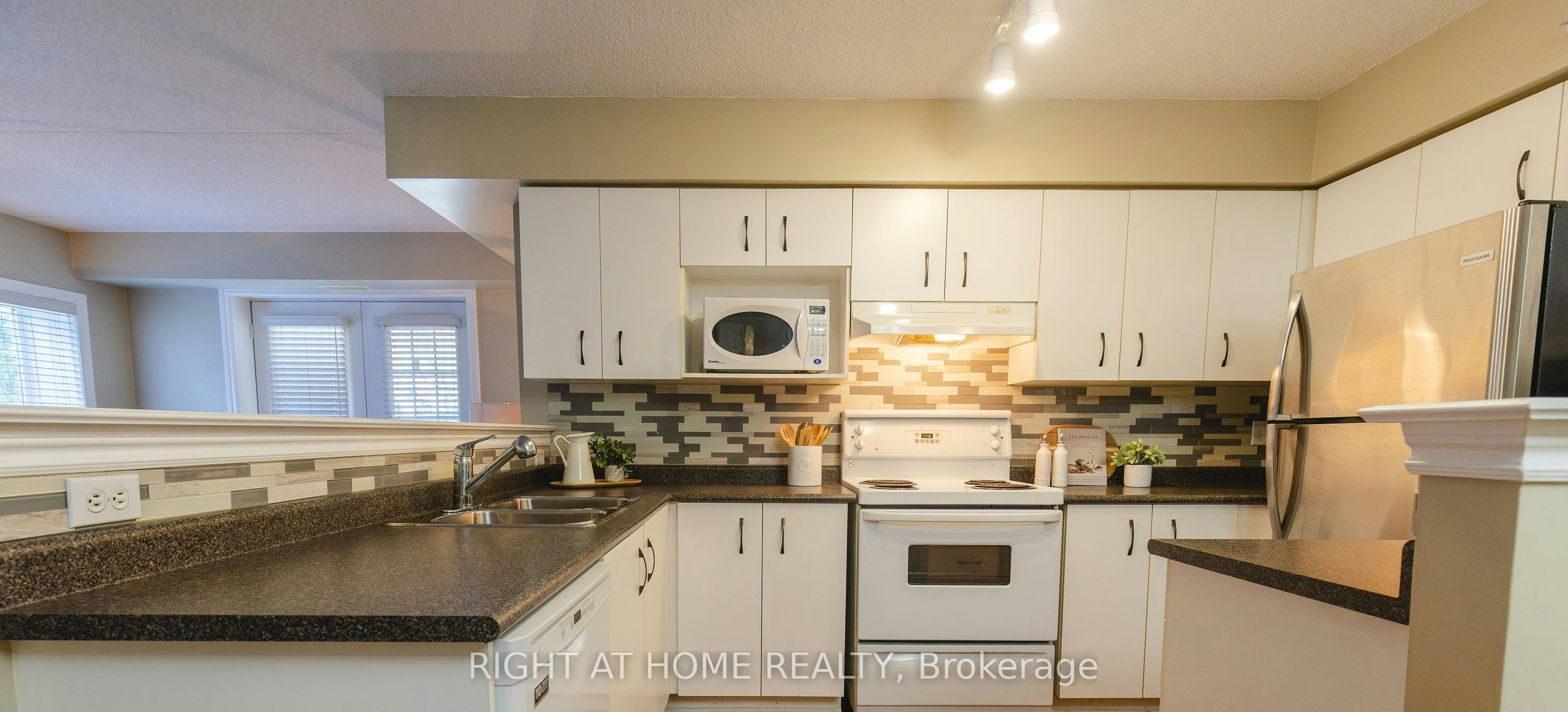 113-1450 Bishops Gate, Oakville, ON, L6M 4N1 - 7