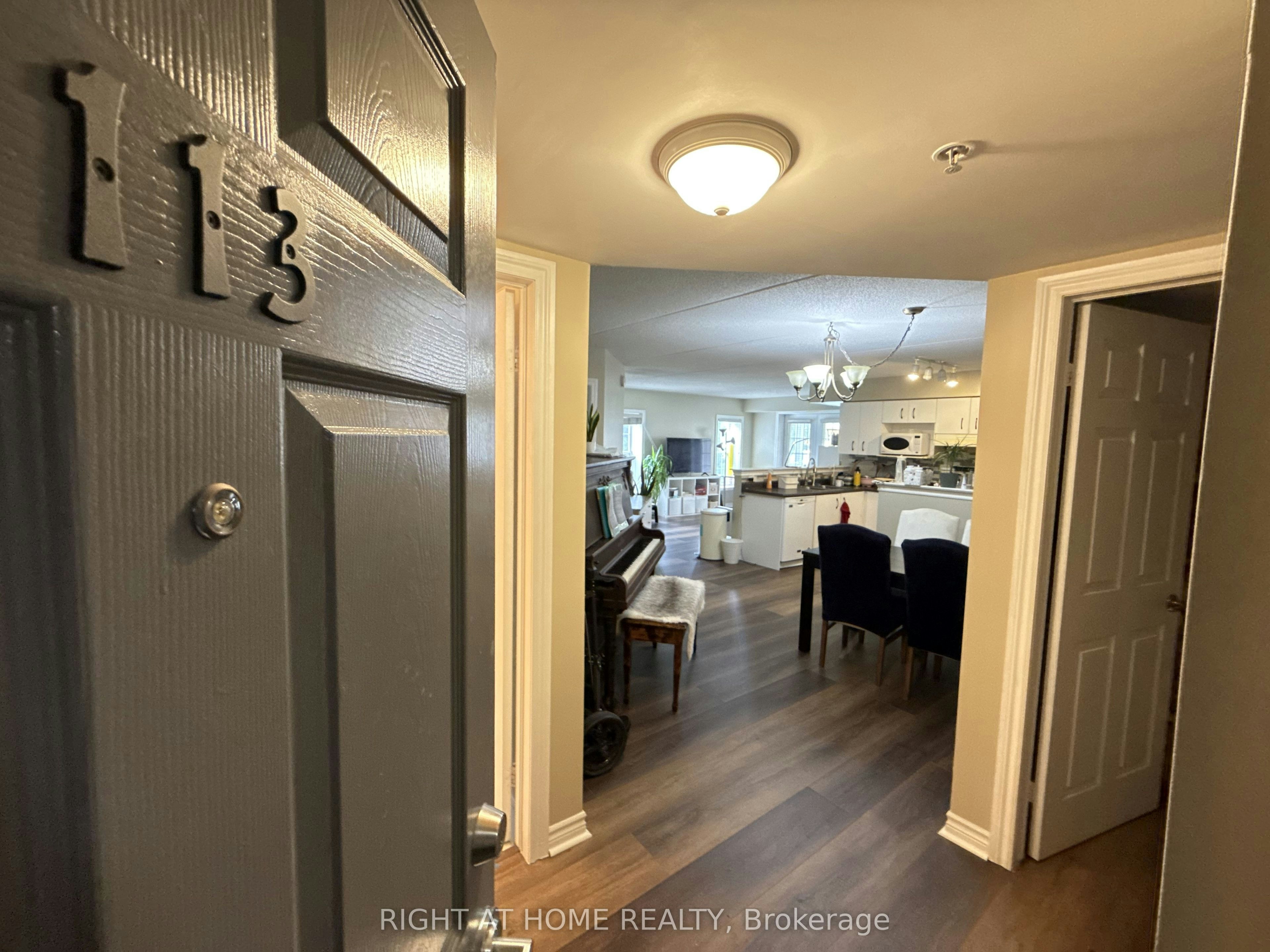 113-1450 Bishops Gate, Oakville, ON, L6M 4N1 - 2