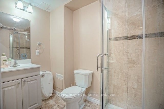 28 Stephanie Avenue, Brampton, ON, L6Y 5N3 - 3