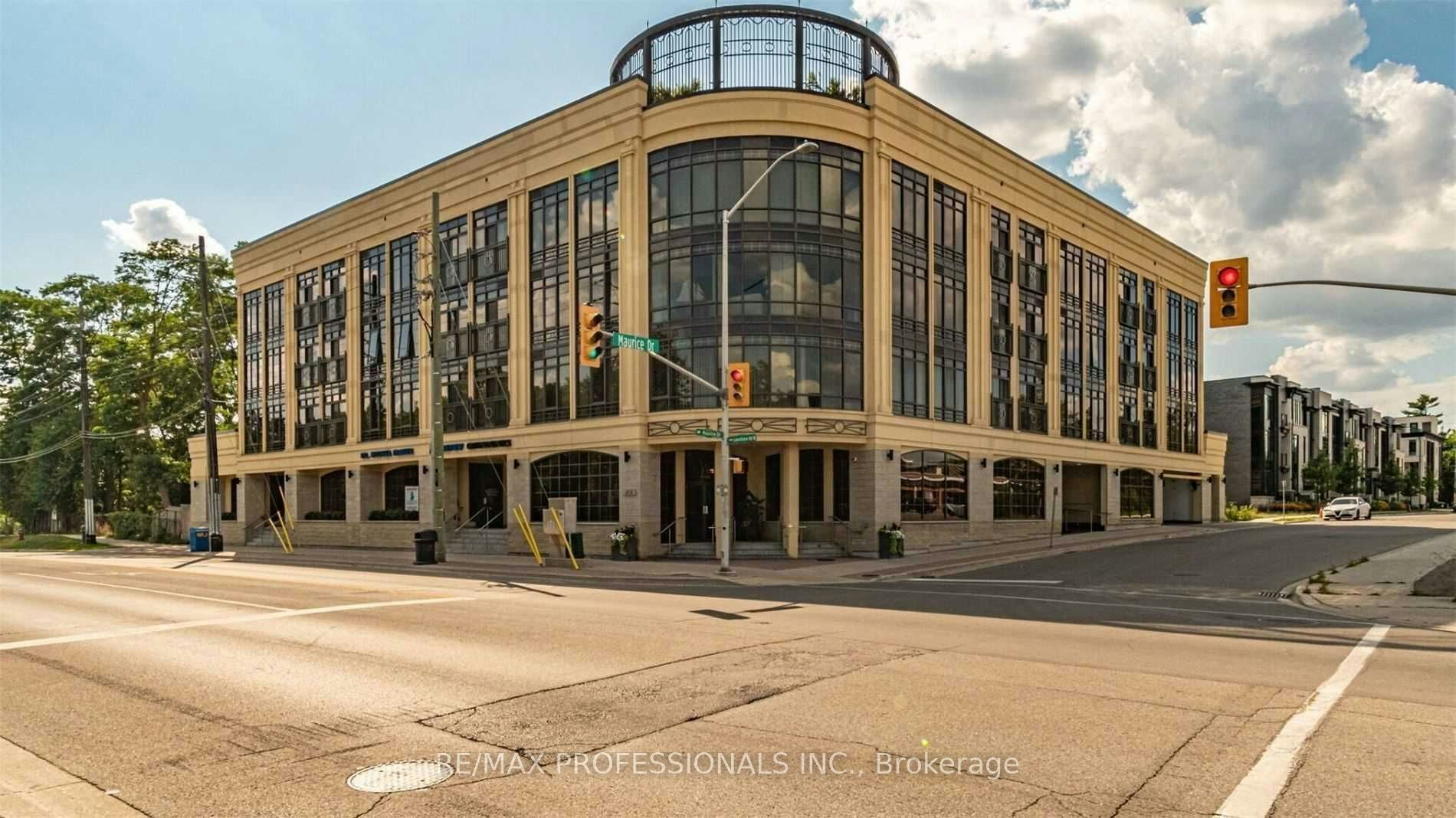 208-205 Lakeshore Road W, Oakville, ON, L6K 1B3