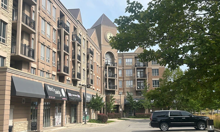 108-5327 Upper Middle Road