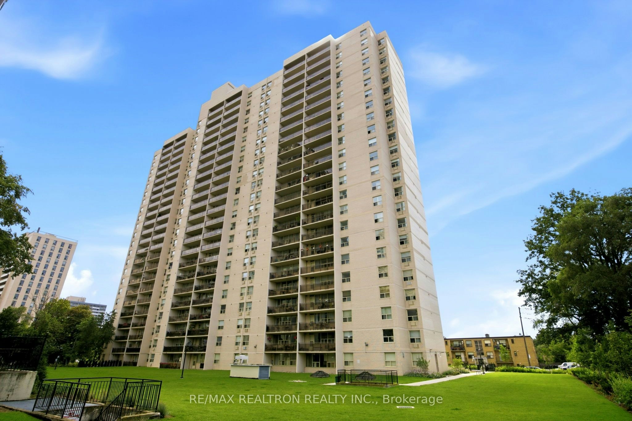 909-155 Marlee Avenue, Toronto, ON, M6B 4B5