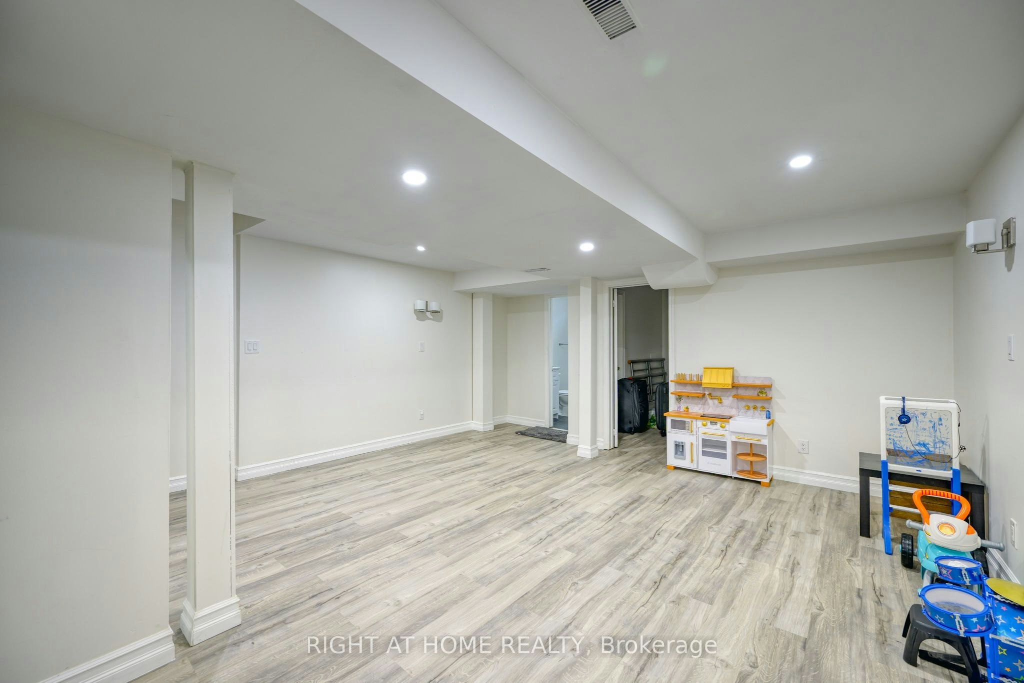 6683 Opera Glass Crescent, Mississauga, ON, L5W 1R8 - 34
