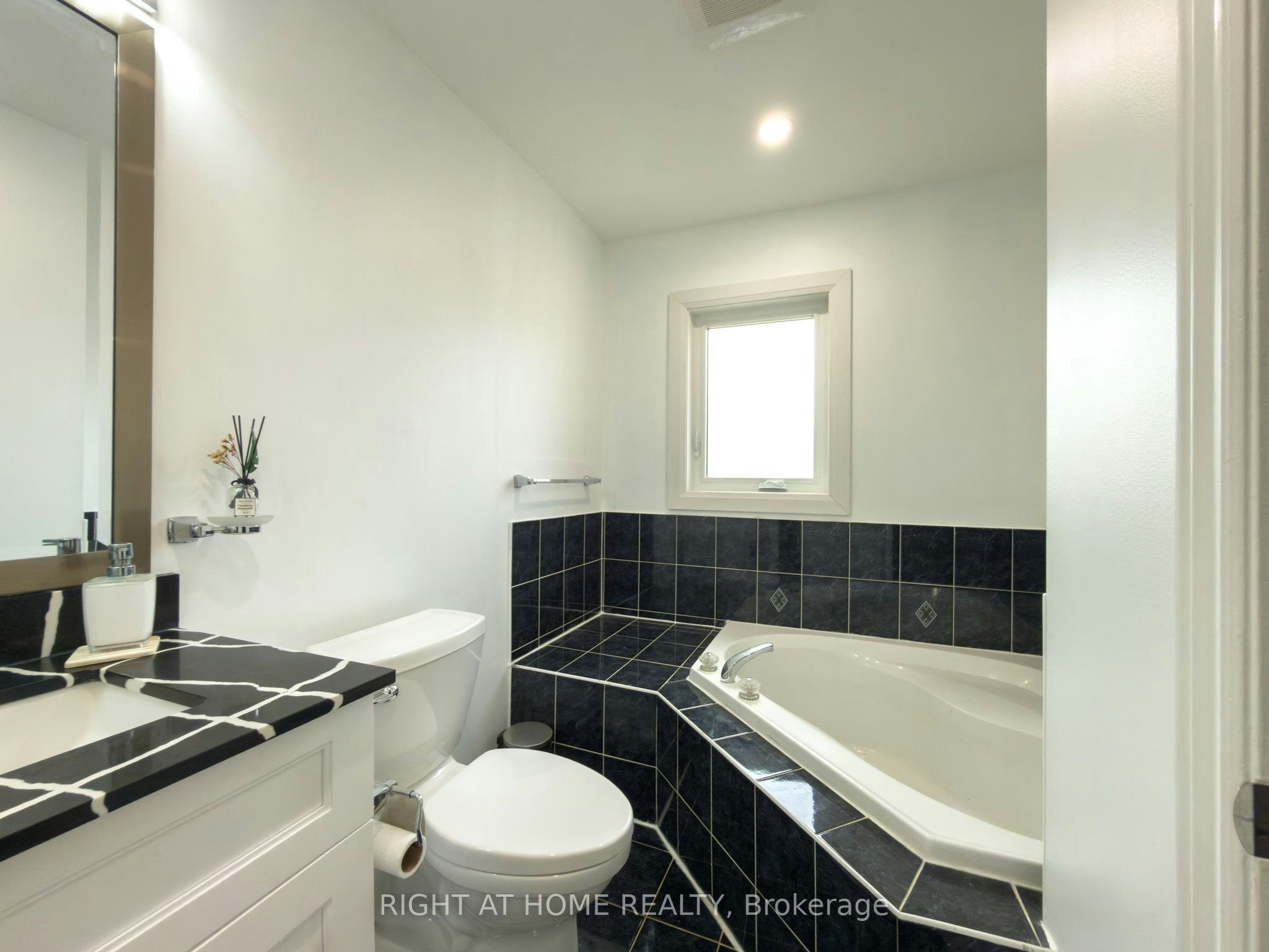 6683 Opera Glass Crescent, Mississauga, ON, L5W 1R8 - 27