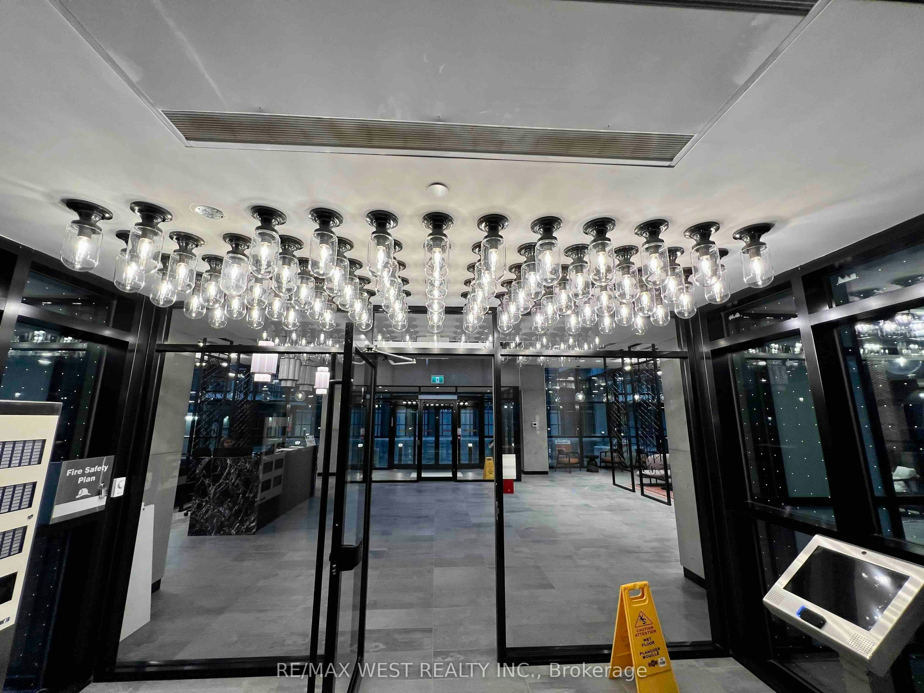 336-251 Manitoba Street, Toronto, ON, M8Y 0C7 - 3
