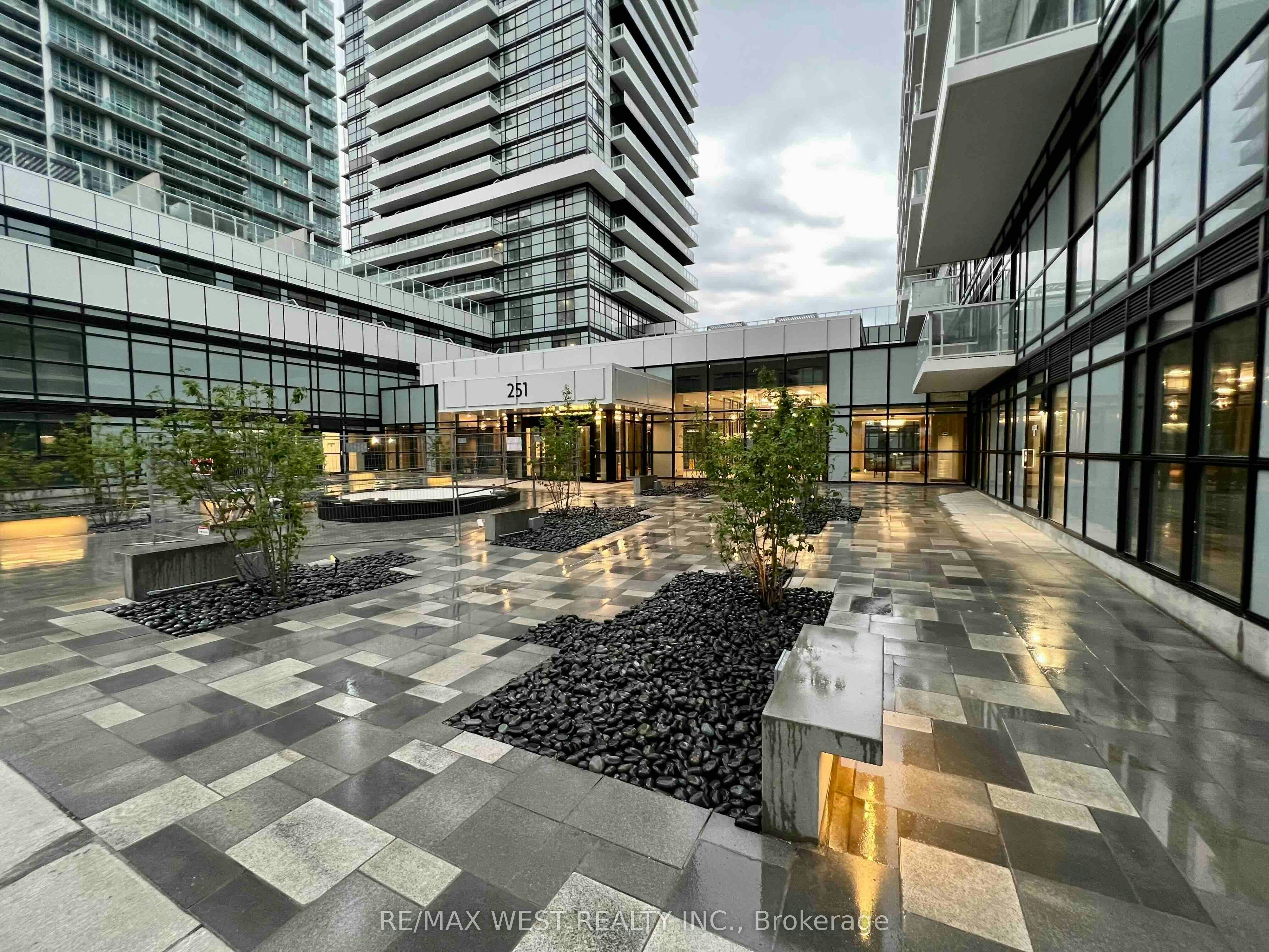 336-251 Manitoba Street, Toronto, ON, M8Y 0C7 - 2