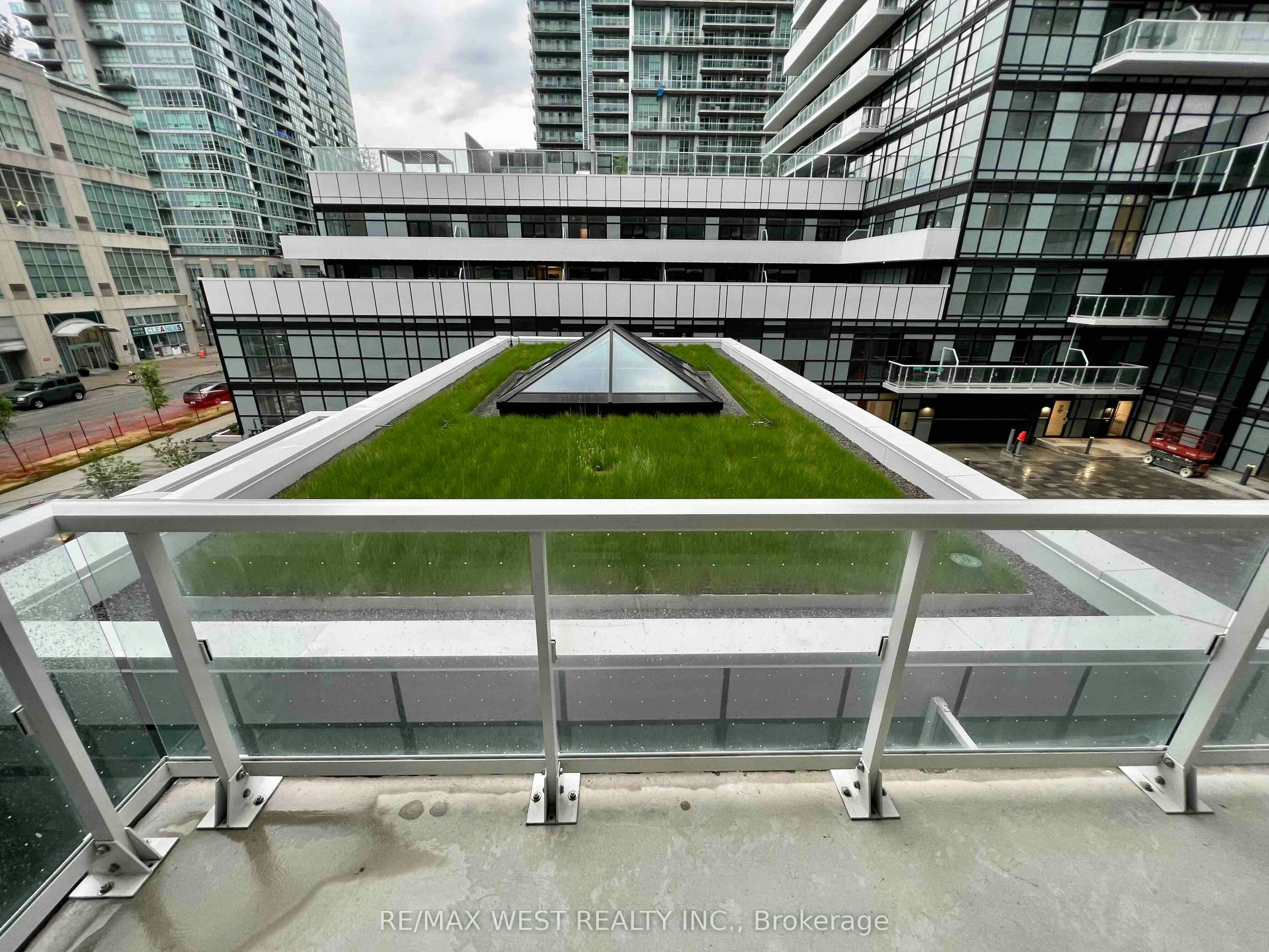 336-251 Manitoba Street, Toronto, ON, M8Y 0C7 - 4