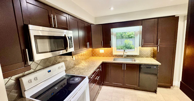 4138 Independence Avenue, Mississauga, ON, L4Z 2T4 - 2