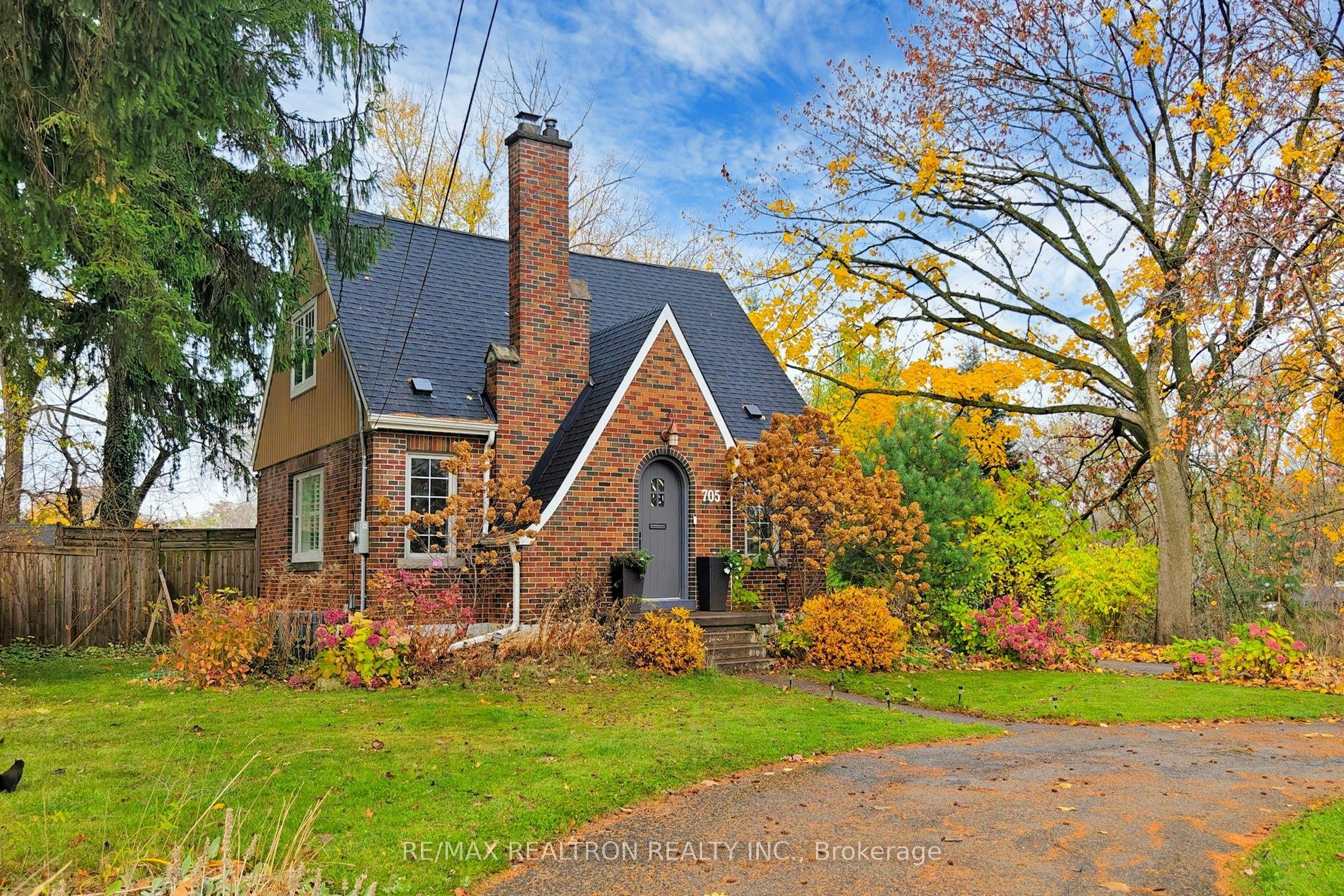 705 Cedar Avenue N, Burlington, ON, L7T 2R6 - 3