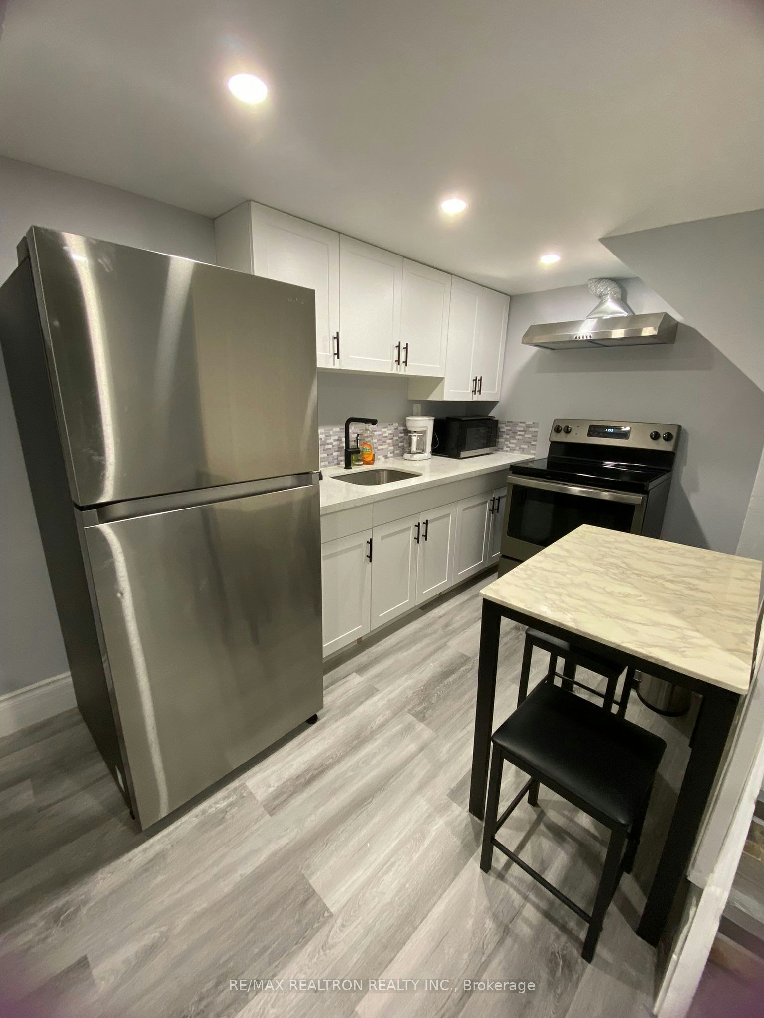 705 Cedar Avenue N, Burlington, ON, L7T 2R6 - 6