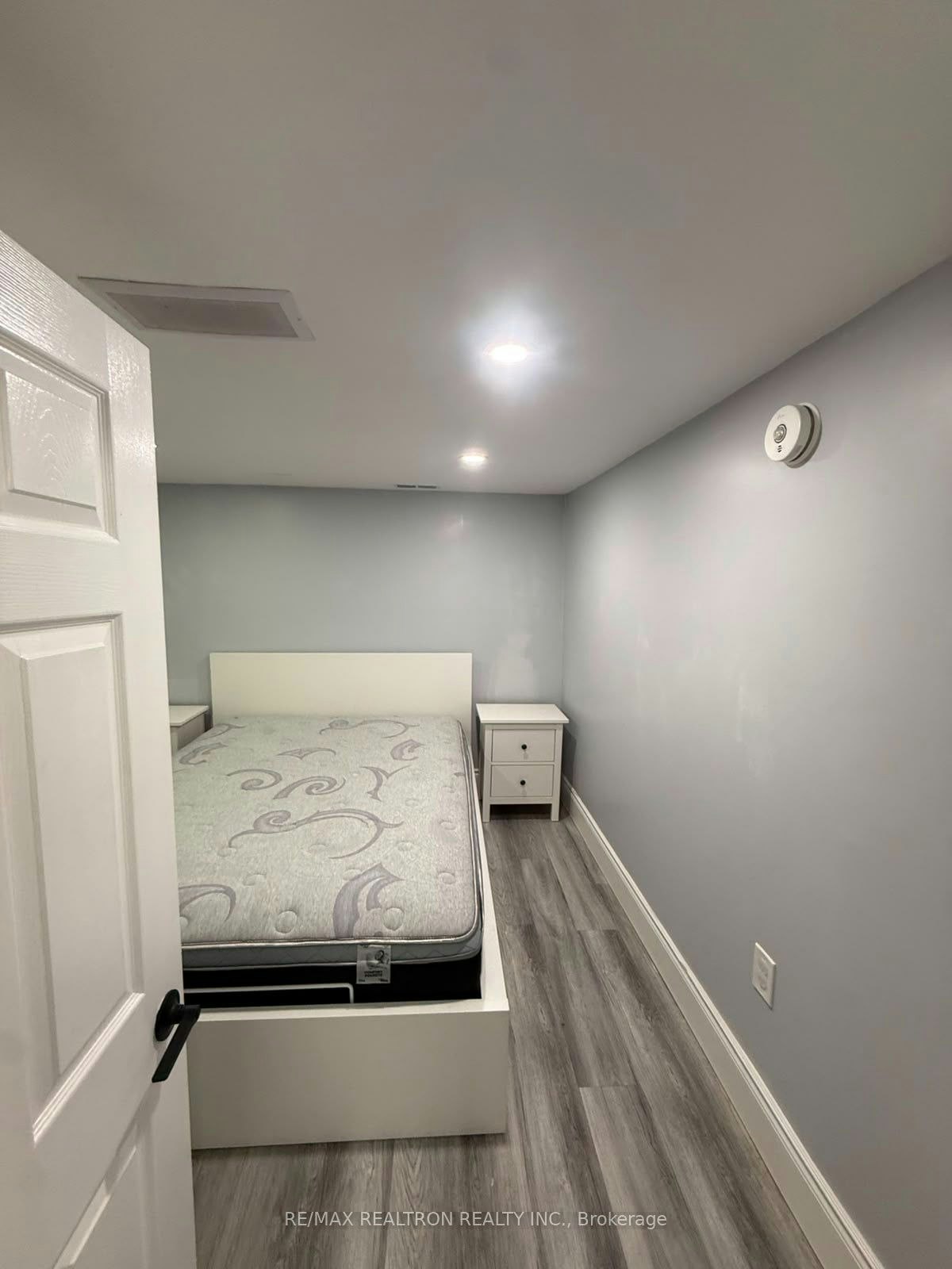 705 Cedar Avenue N, Burlington, ON, L7T 2R6 - 13