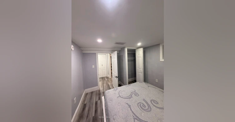 705 Cedar Avenue N, Burlington, ON, L7T 2R6 - 9