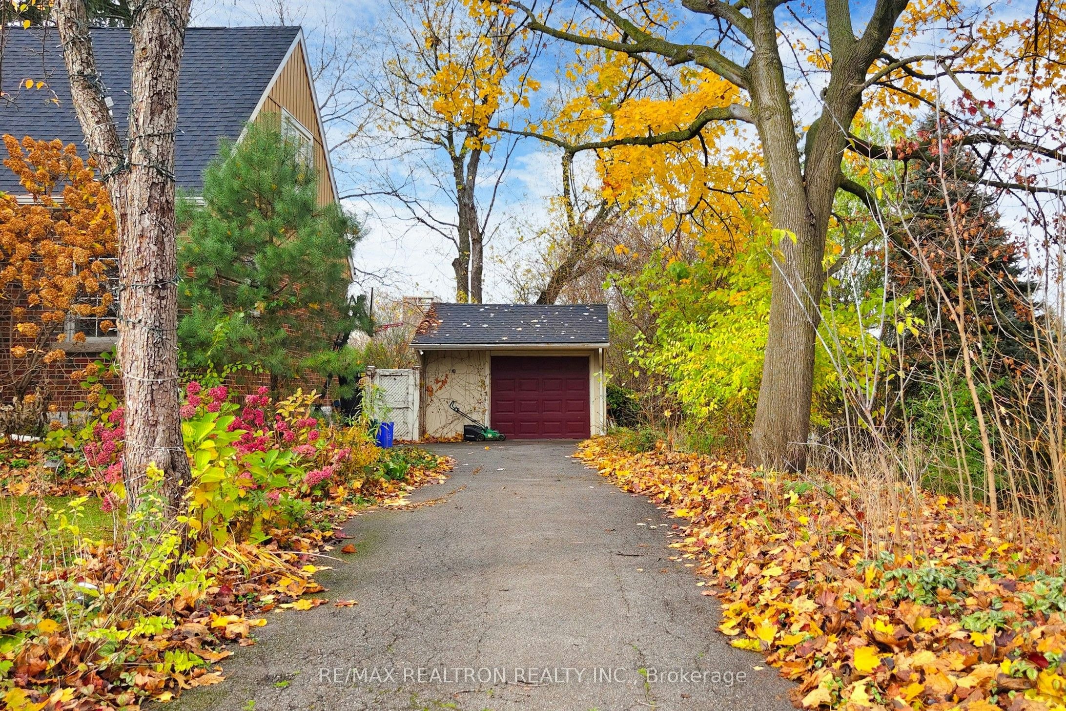 705 Cedar Avenue N, Burlington, ON, L7T 2R6 - 27