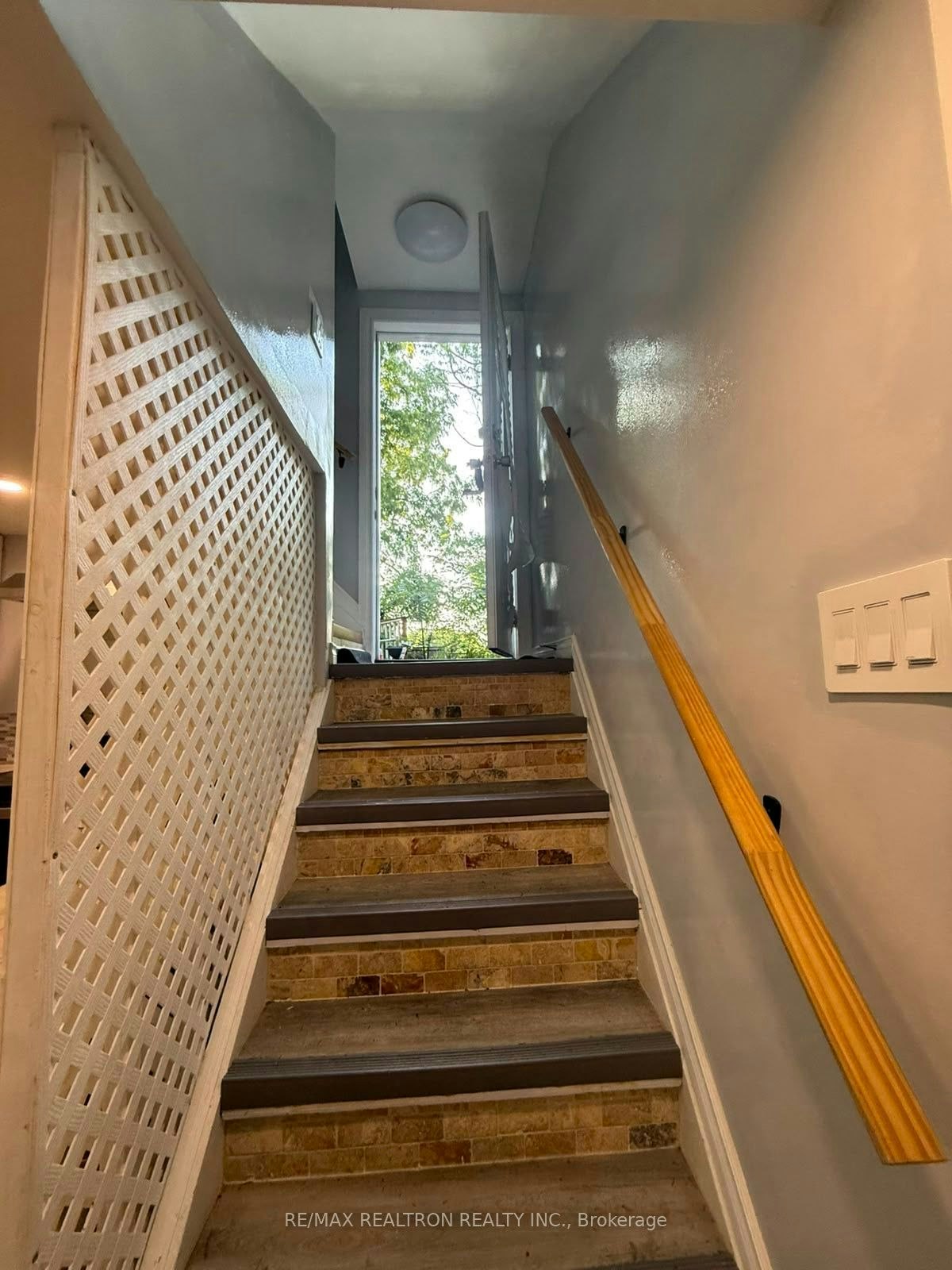 705 Cedar Avenue N, Burlington, ON, L7T 2R6 - 5