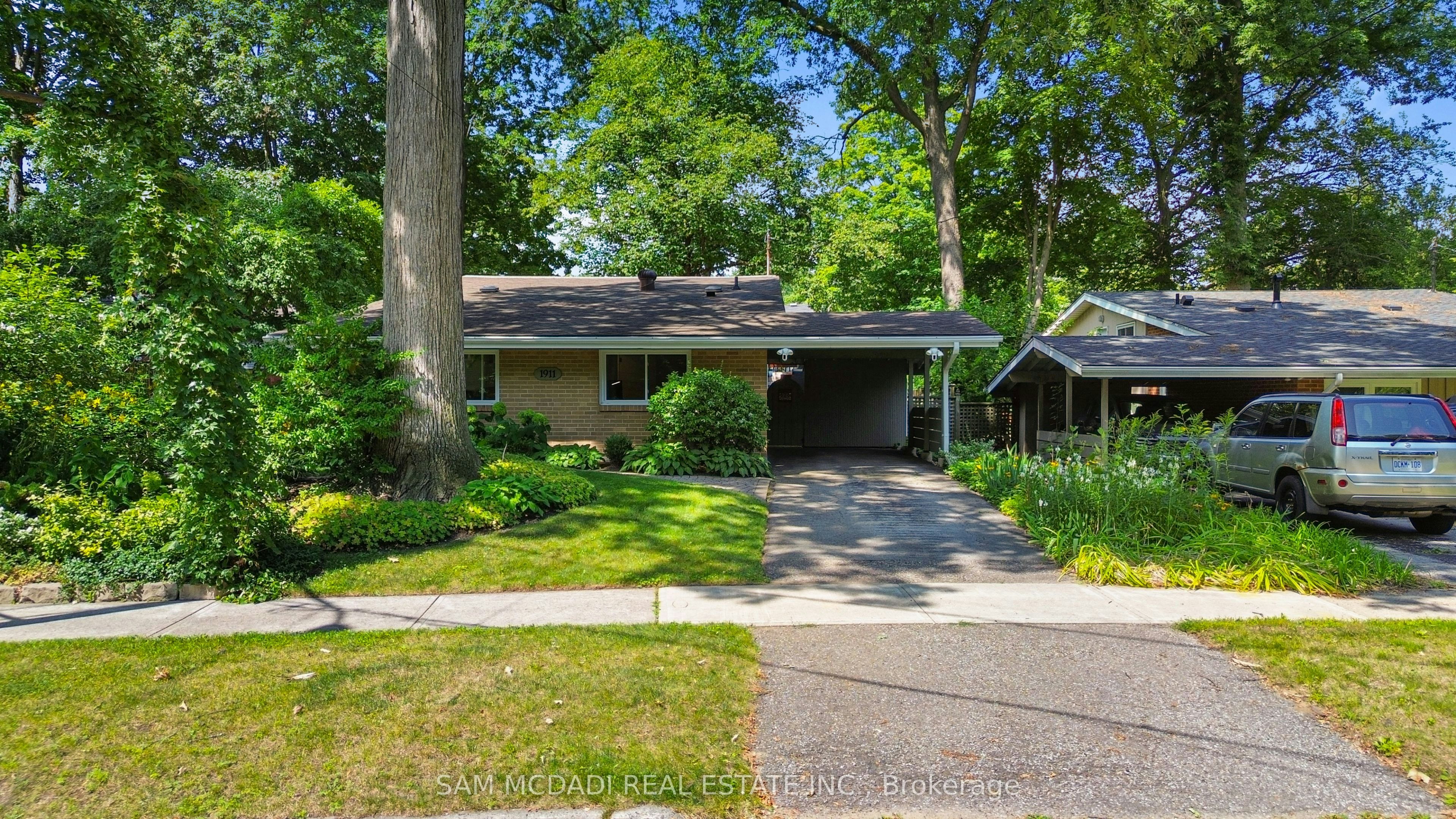 1911 Delaney Drive, Mississauga, ON, L5J 3L2