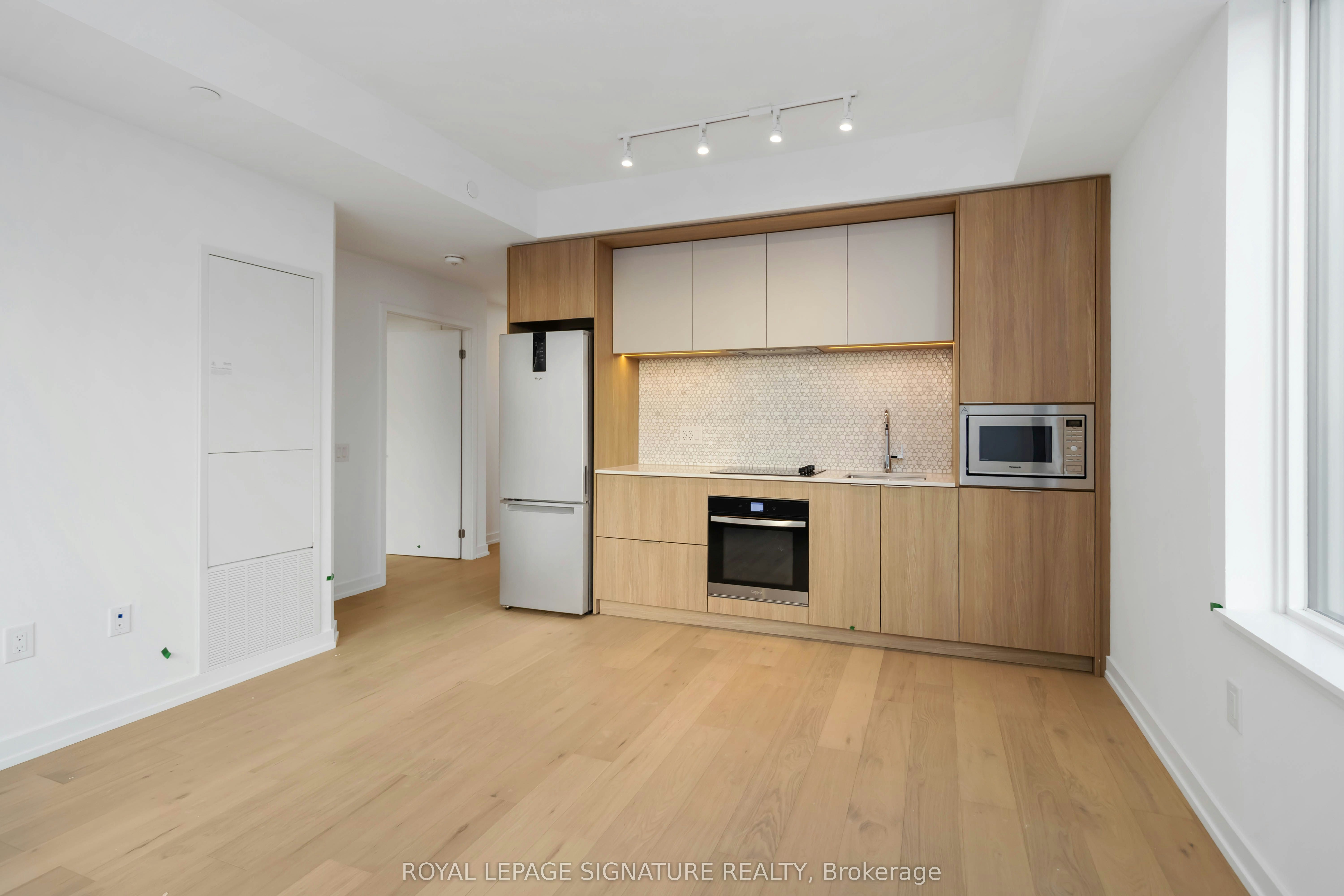 2004-395 Square One Drive, Mississauga, ON, L5B 0P6 - 4