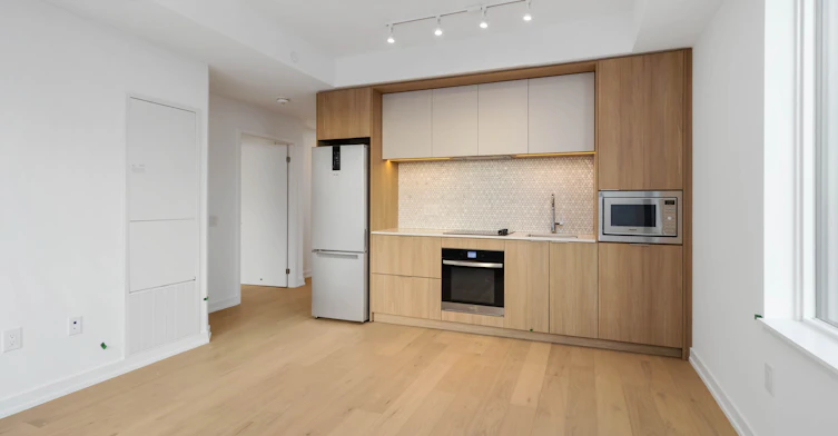 2004-395 Square One Drive, Mississauga, ON, L5B 0P6 - 4