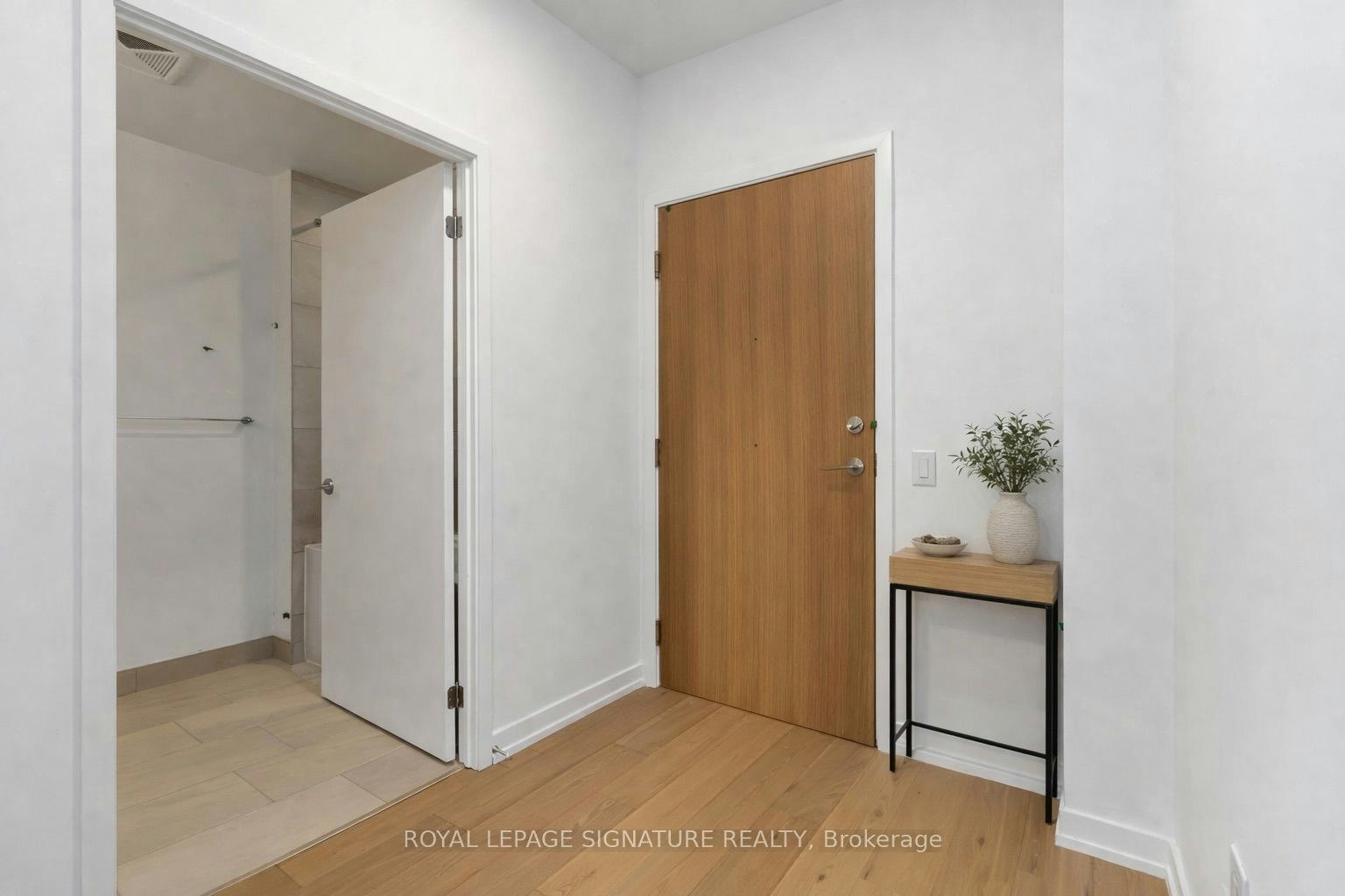 2004-395 Square One Drive, Mississauga, ON, L5B 0P6 - 2