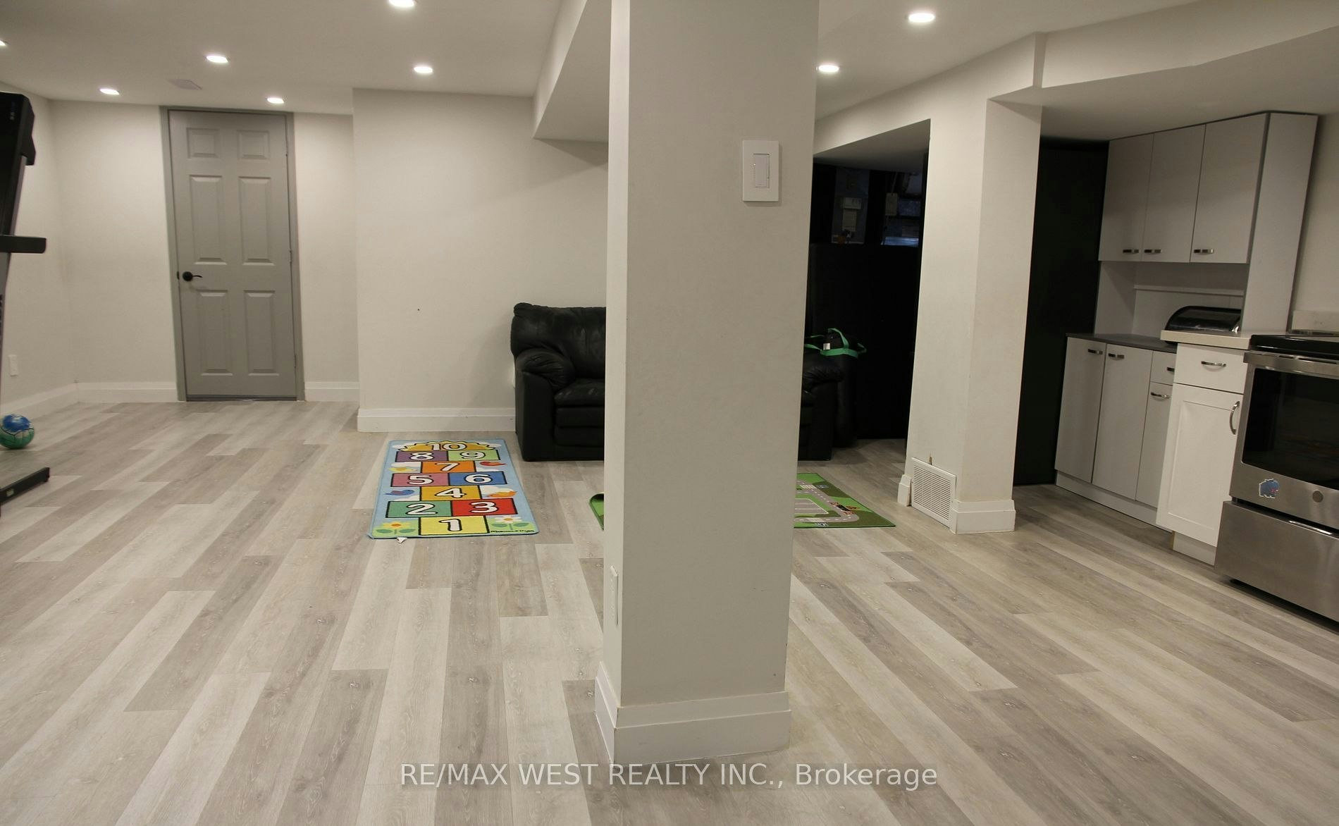 Basement-81 Freemont Avenue, Toronto, ON, M9P 2W7 - 8