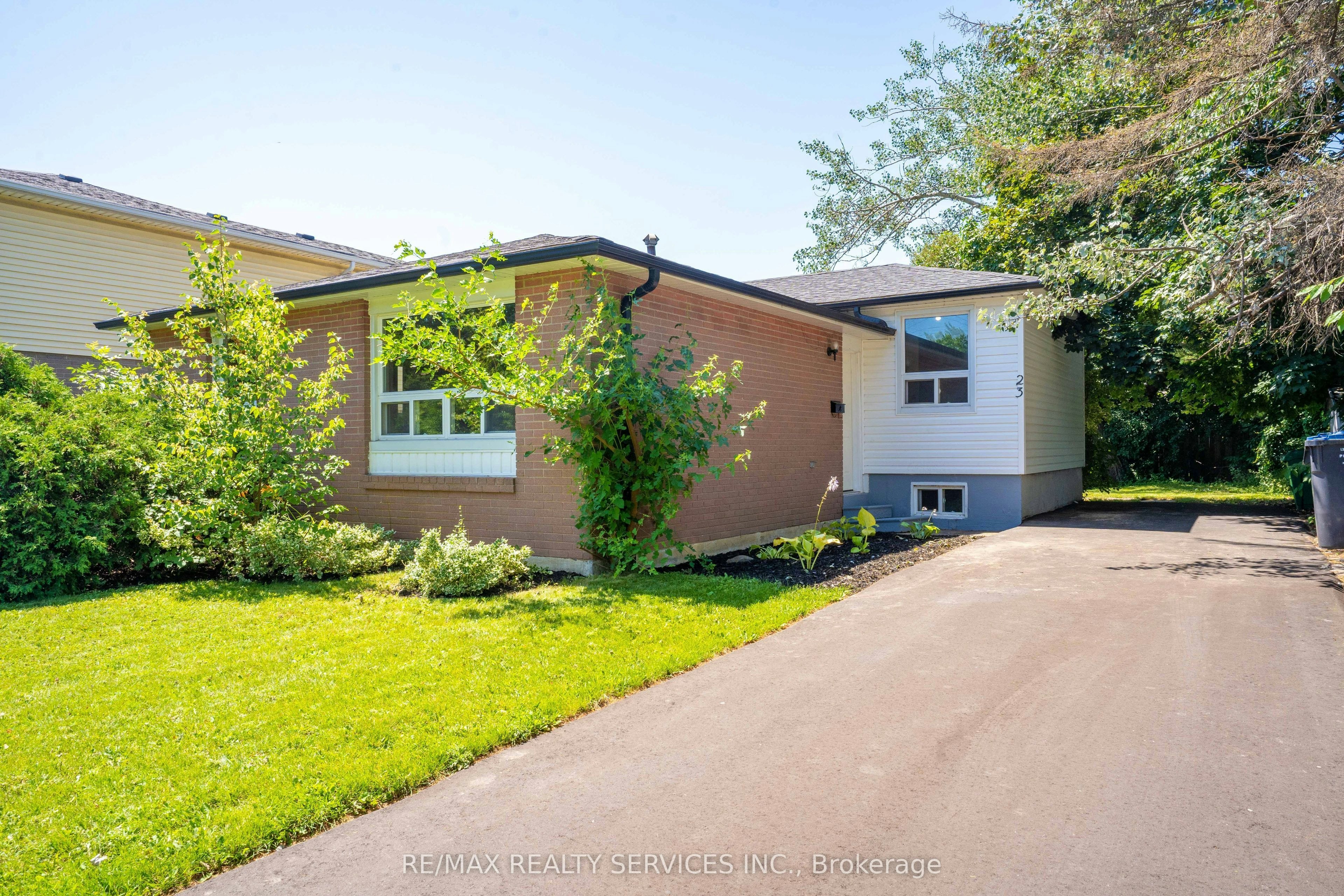 Upper Level-23 Fidelia Crescent, Brampton, ON, L6T 3P7 - 4