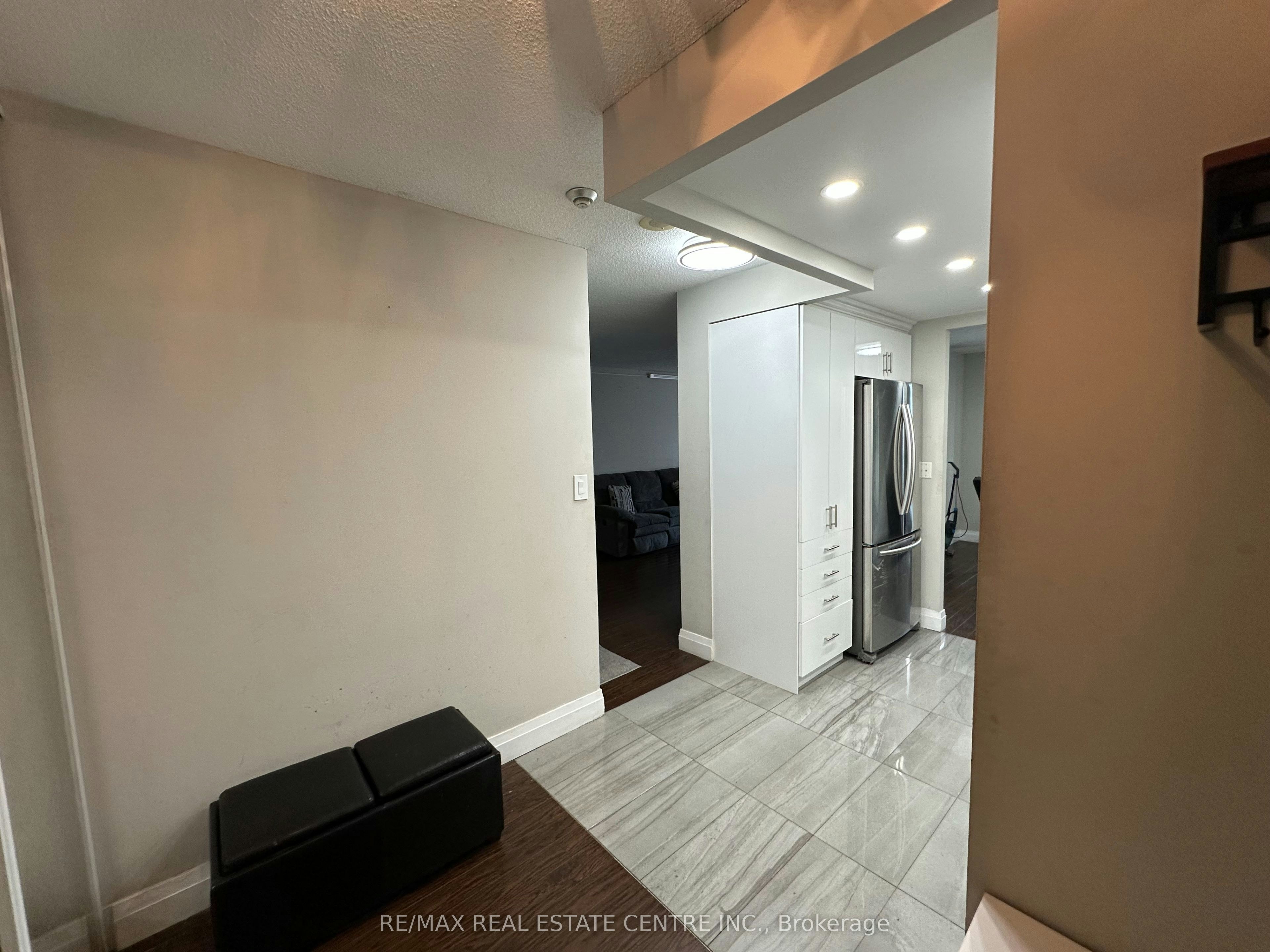 912-155 Hillcrest Avenue, Mississauga, ON, L5B 3Z2 - 2