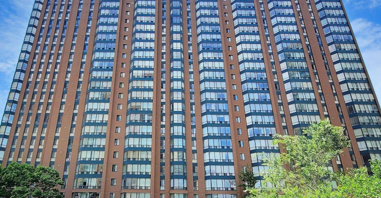 912-155 Hillcrest Avenue, Mississauga, ON, L5B 3Z2