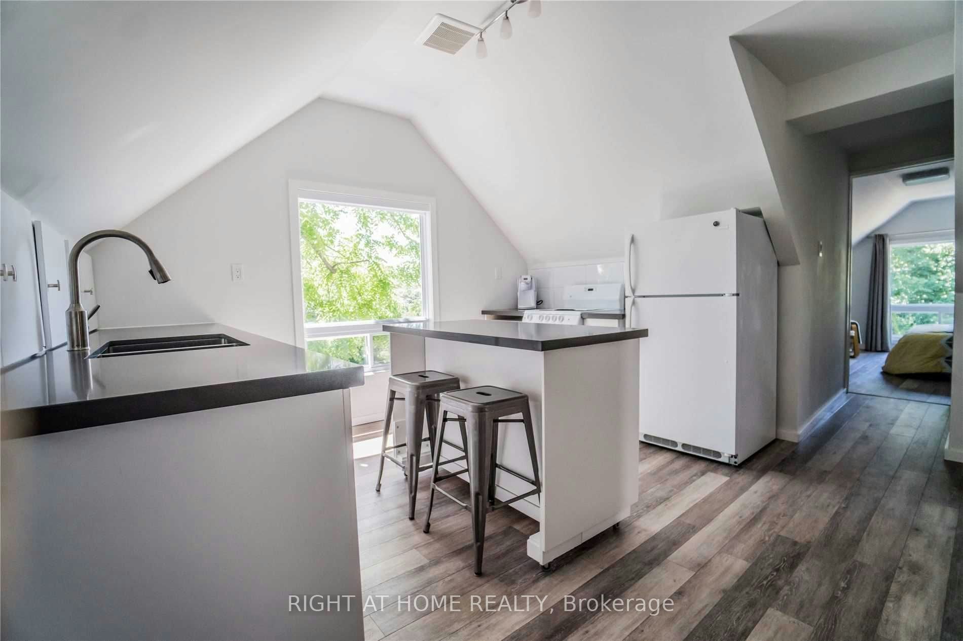 Loft-164 Trafalgar Road, Oakville, ON, L6J 3G6 - 3