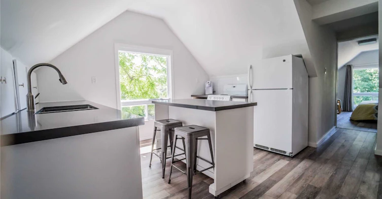 Loft-164 Trafalgar Road, Oakville, ON, L6J 3G6 - 3