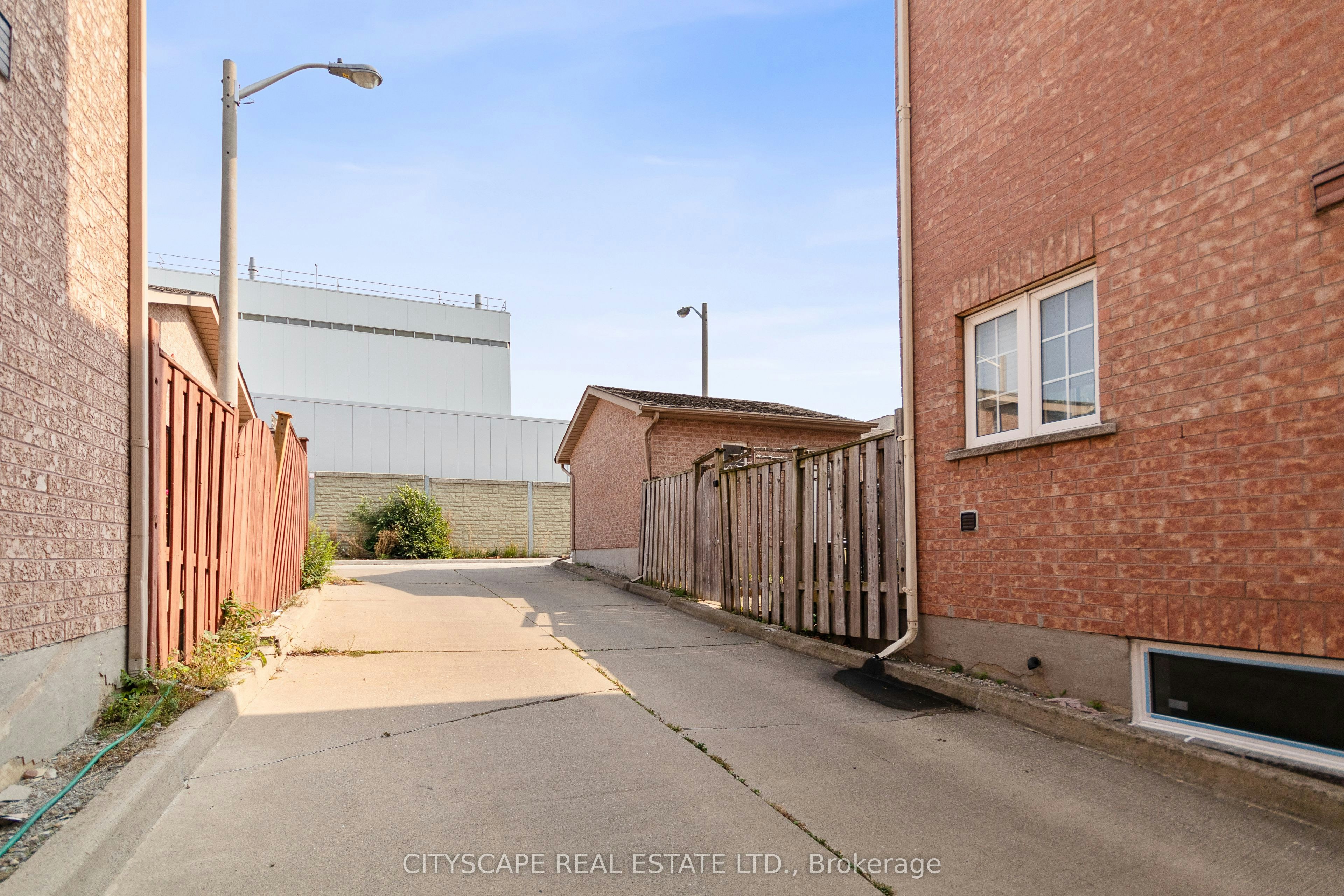 Lower-163 Rankin Crescent, Toronto, ON, M6P 4H9 - 18