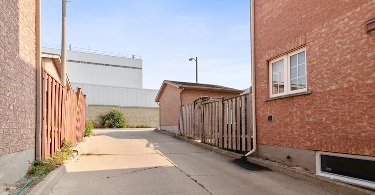 Lower-163 Rankin Crescent, Toronto, ON, M6P 4H9 - 18
