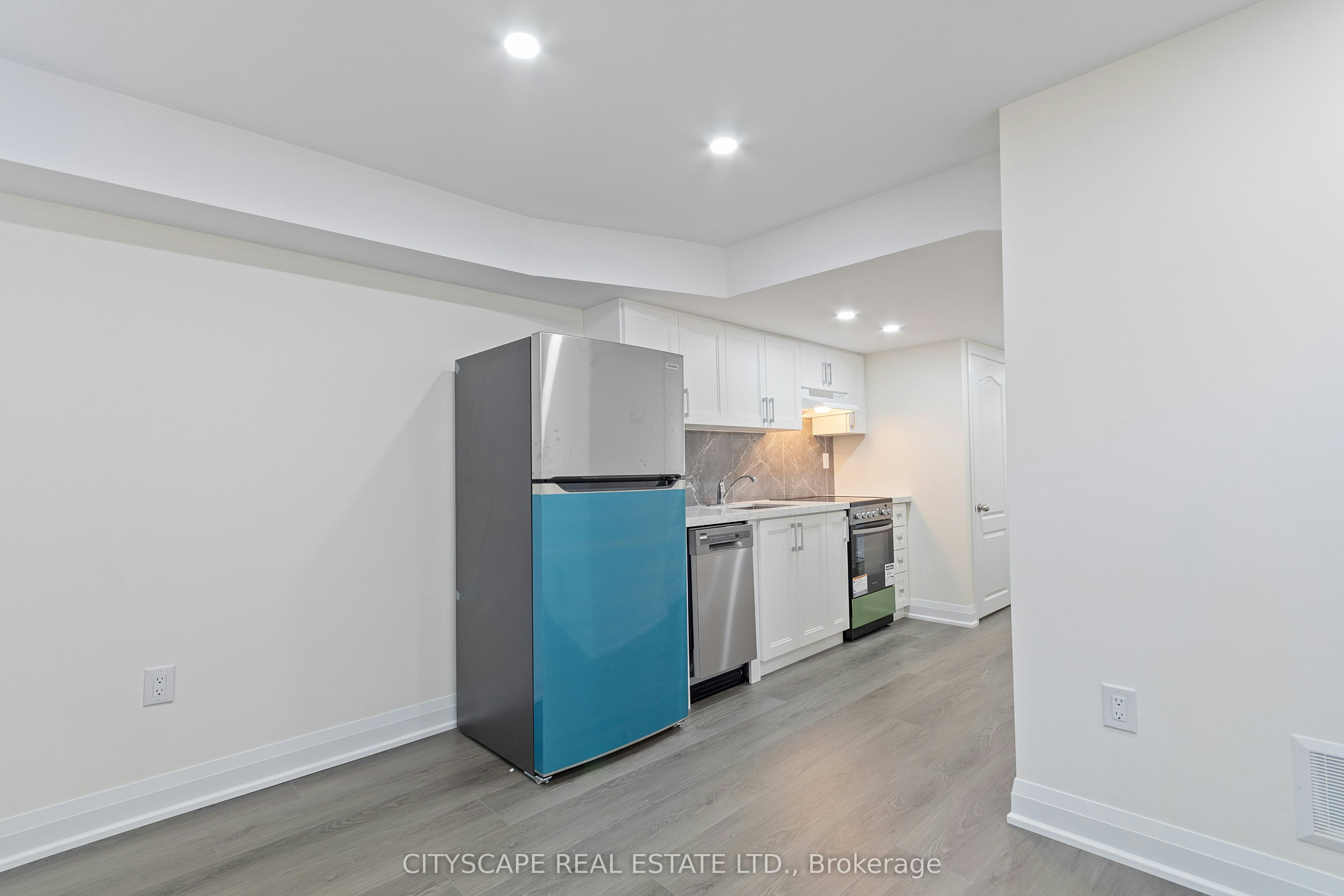 Lower-163 Rankin Crescent, Toronto, ON, M6P 4H9 - 2