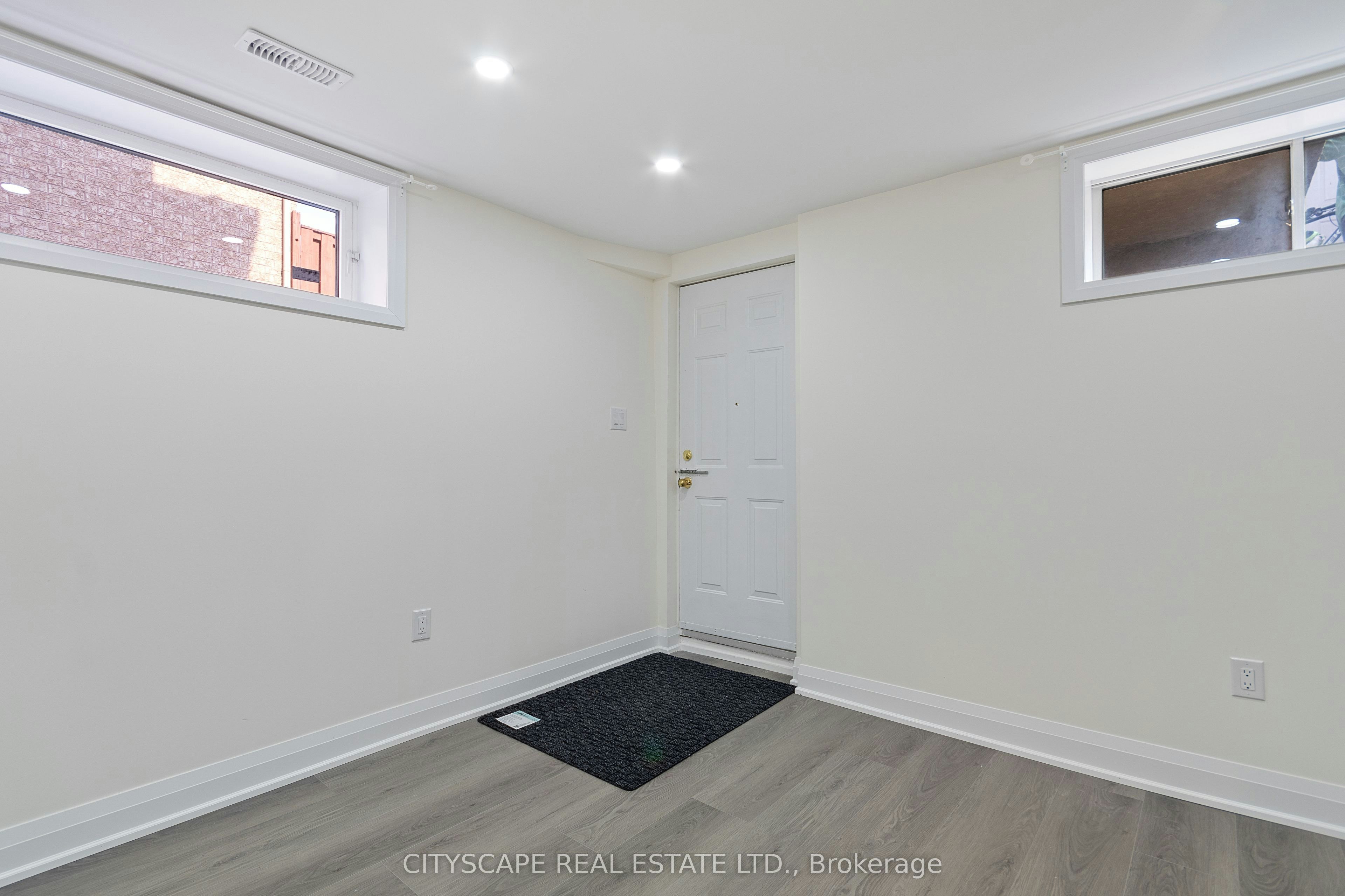 Lower-163 Rankin Crescent, Toronto, ON, M6P 4H9 - 3